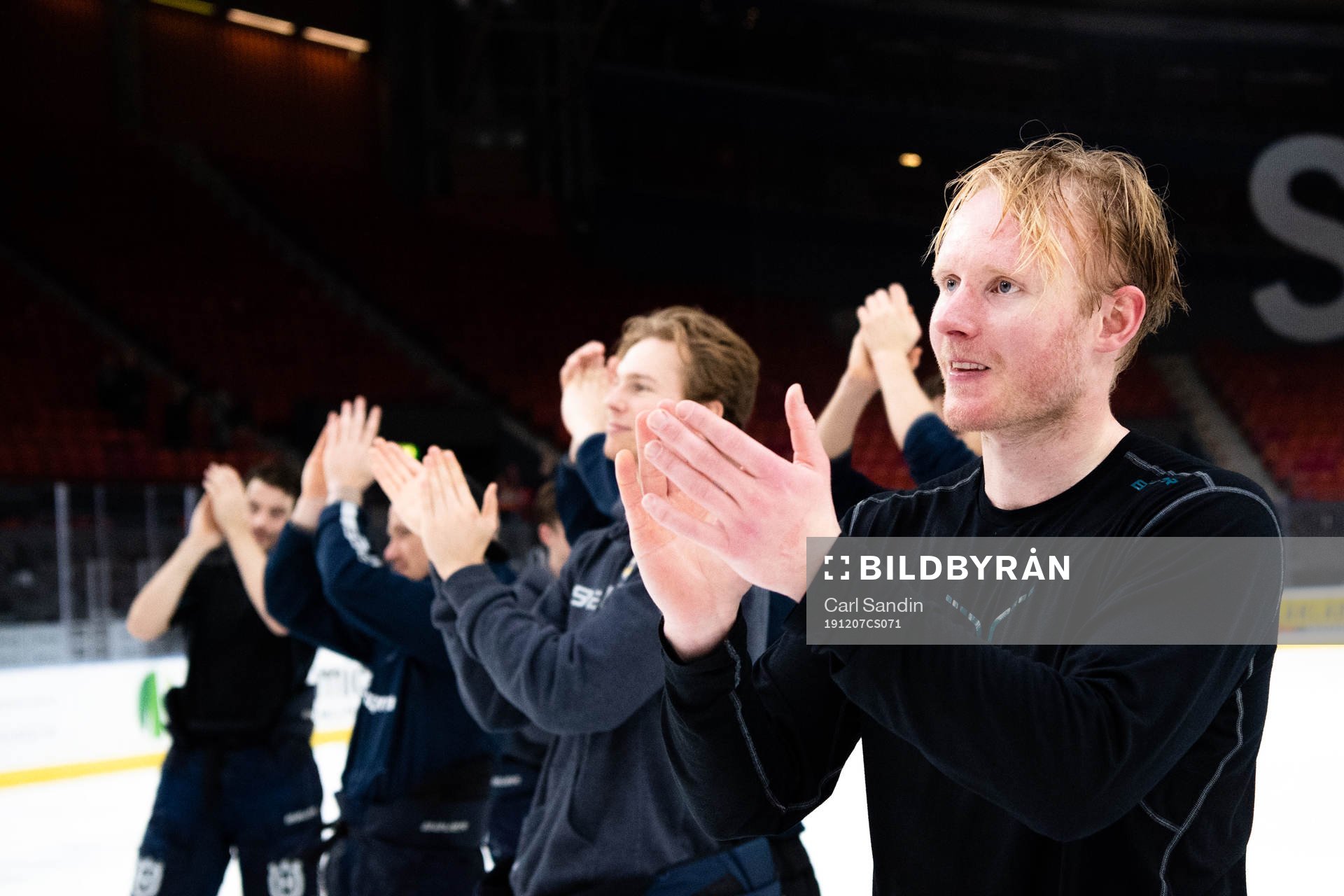 s målvakt Jonas Gunnarsson jublar