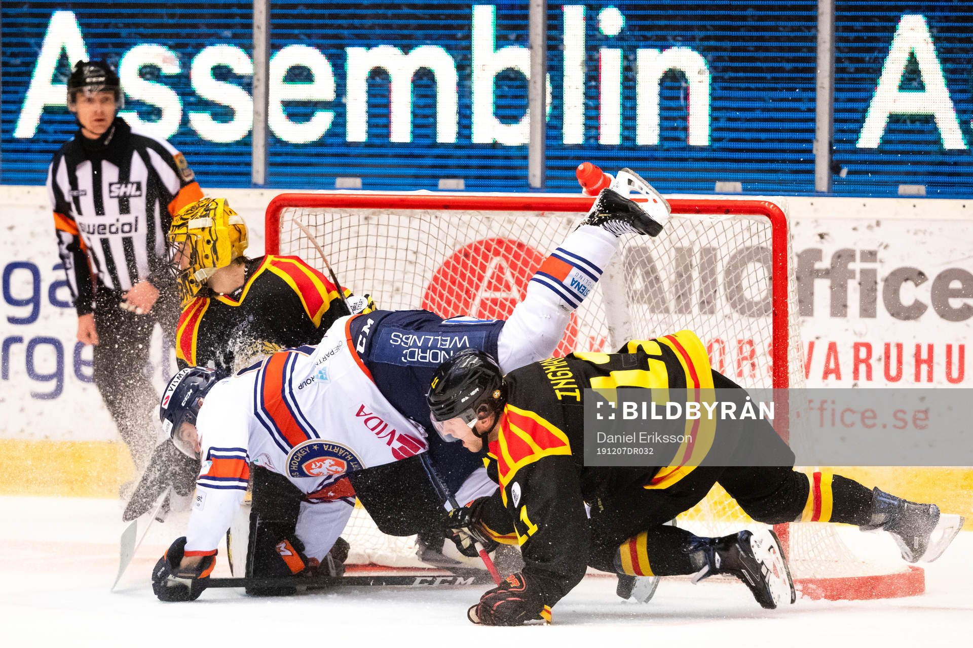 Växjös Jacob Forsbacka-Karlsson kolliderar med Brynäs