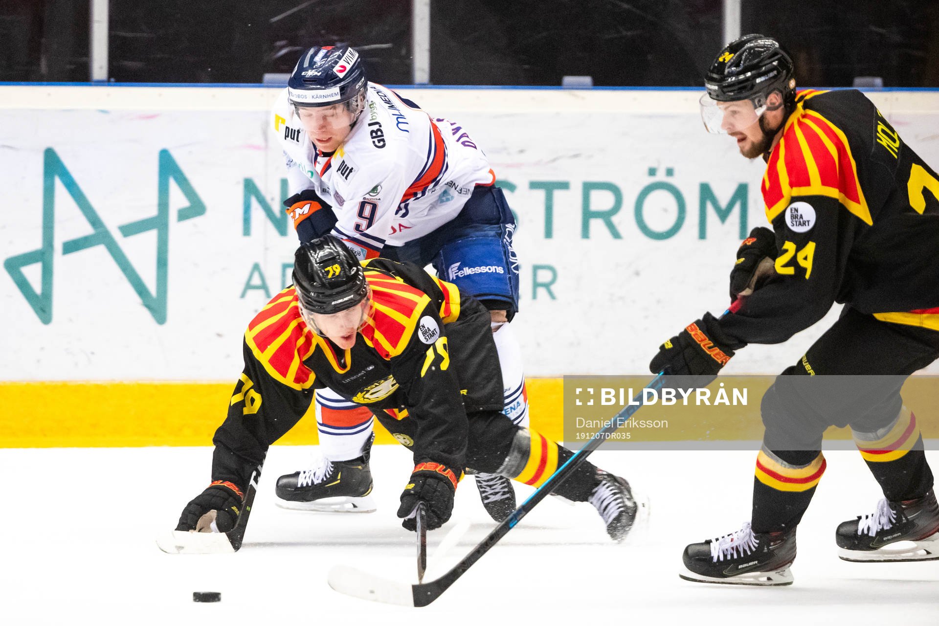 Växjös Marcus Davidsson i en kamp mot Brynäs Daniel