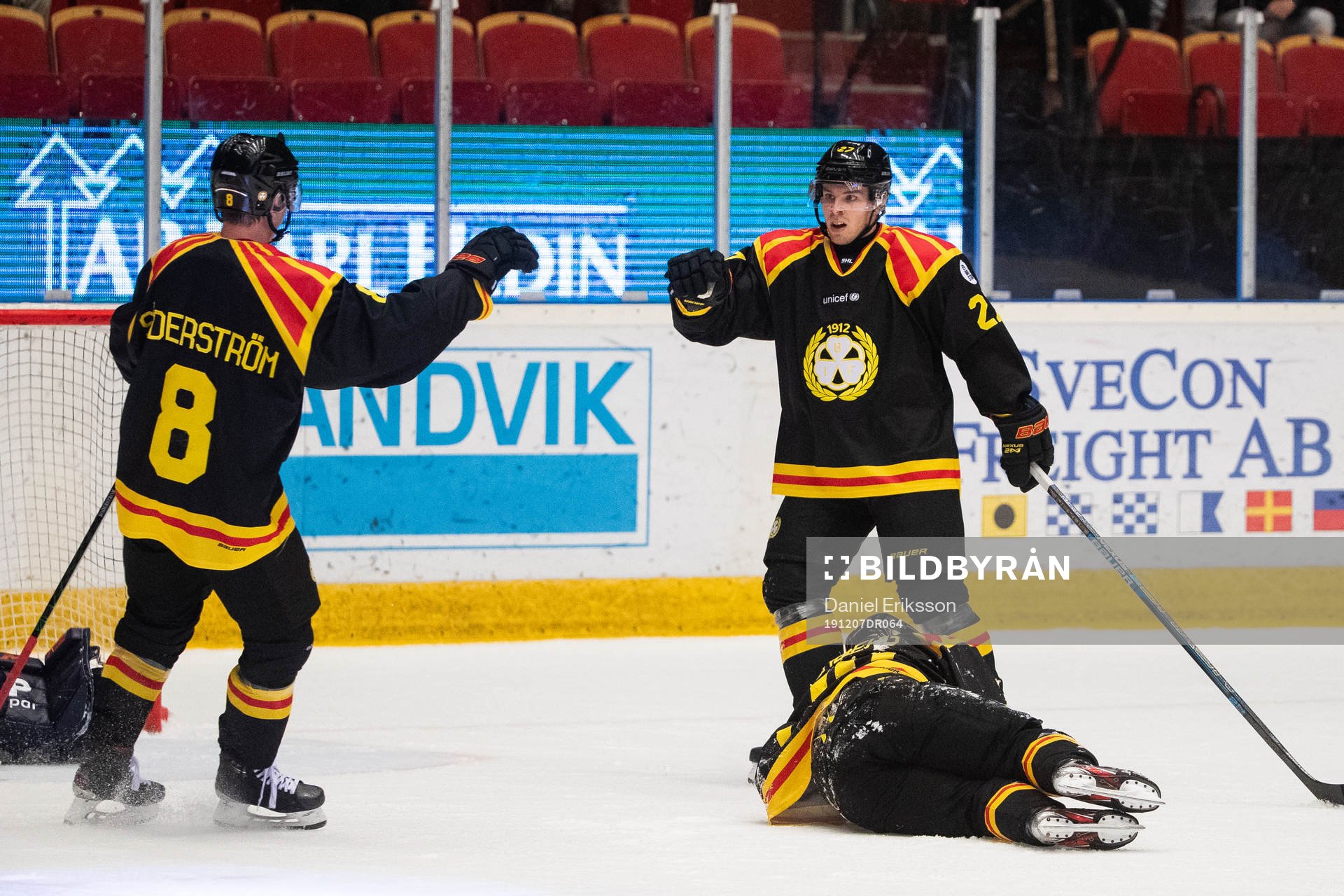 Brynäs Emil Forslund jublar