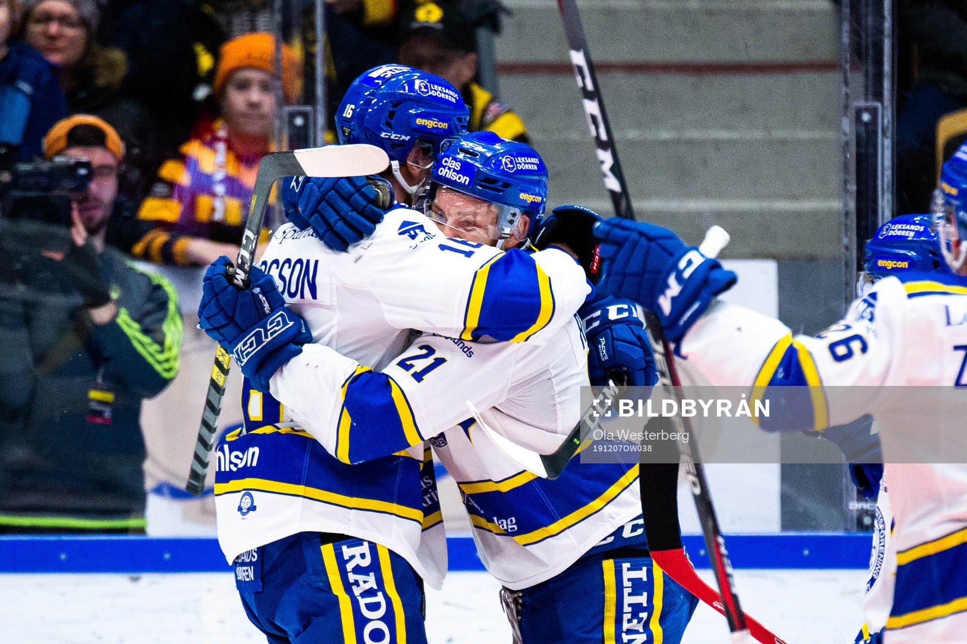 Leksands Daniel Gunnarsson och Mattias Ritola jublar