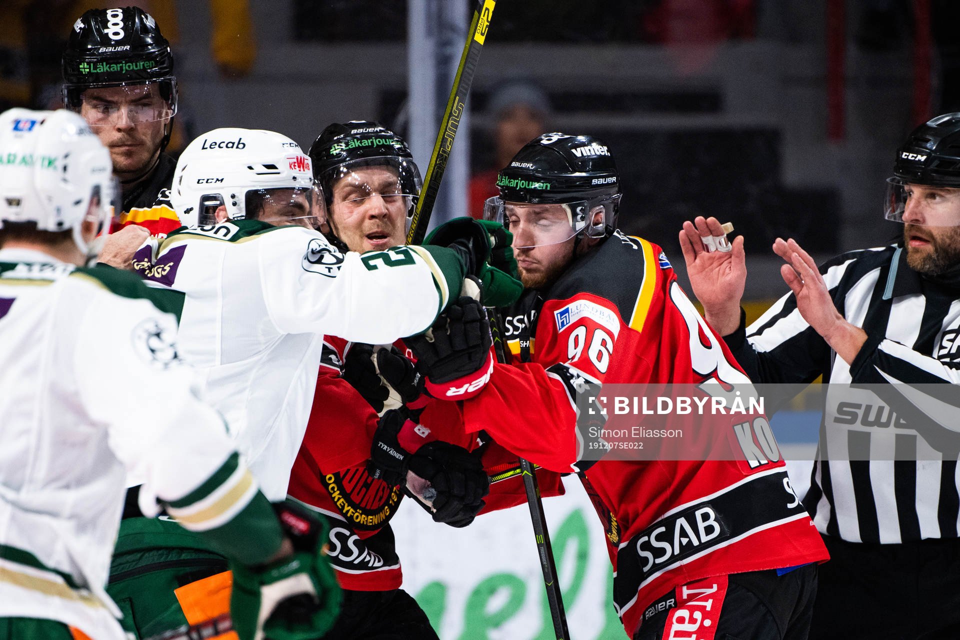Färjestads Martin Johansson och Luleås Robin Kovacs