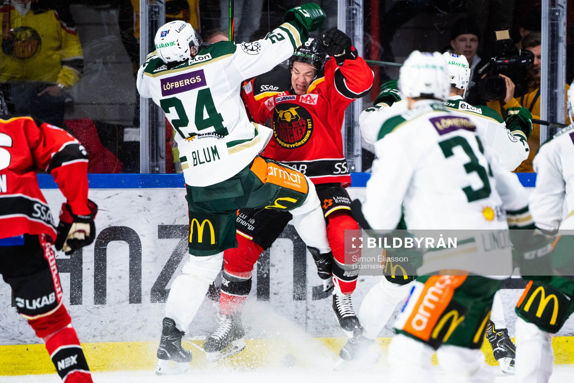 Färjestads Jonathon Blum och Luleås Austin Farley