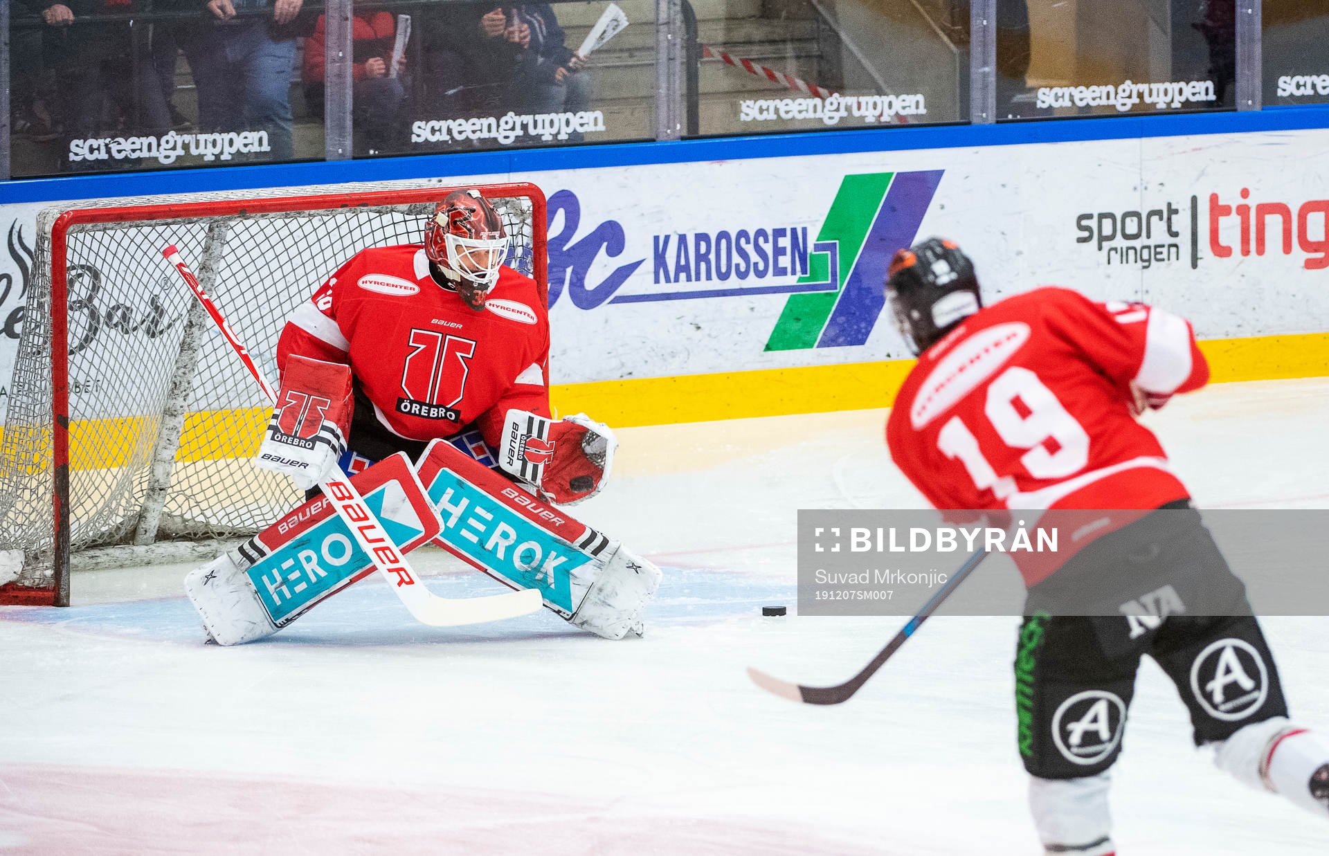 Örebros målvakt Dominik Furch och Örebros Daniel Muzito