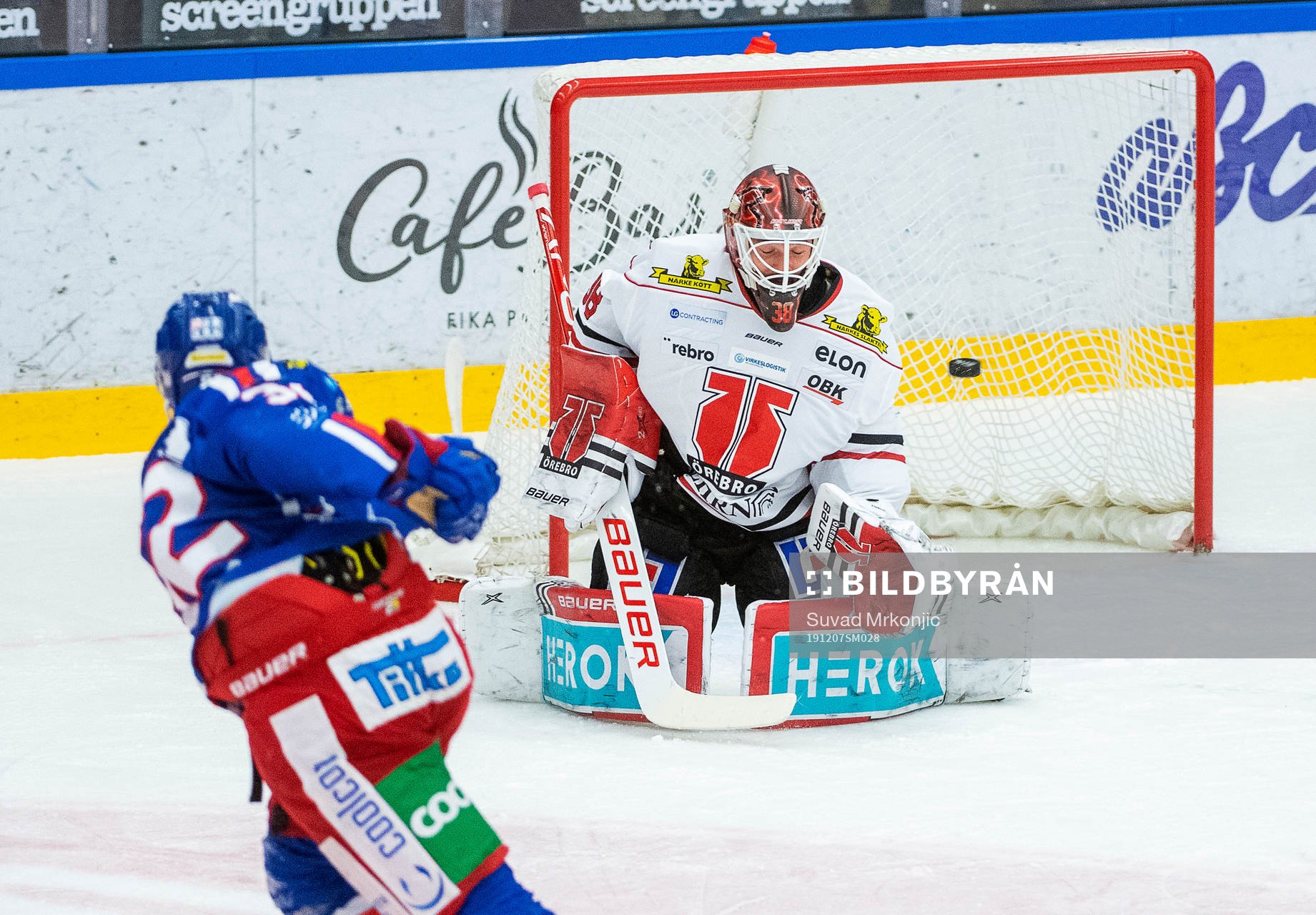 Oskarshamns Markus Modigs och Örebros målvakt Dominik