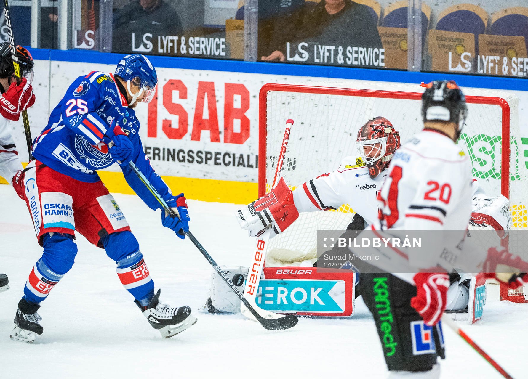 Oskarshamns Johannes Salmonsson och Örebros målvakt