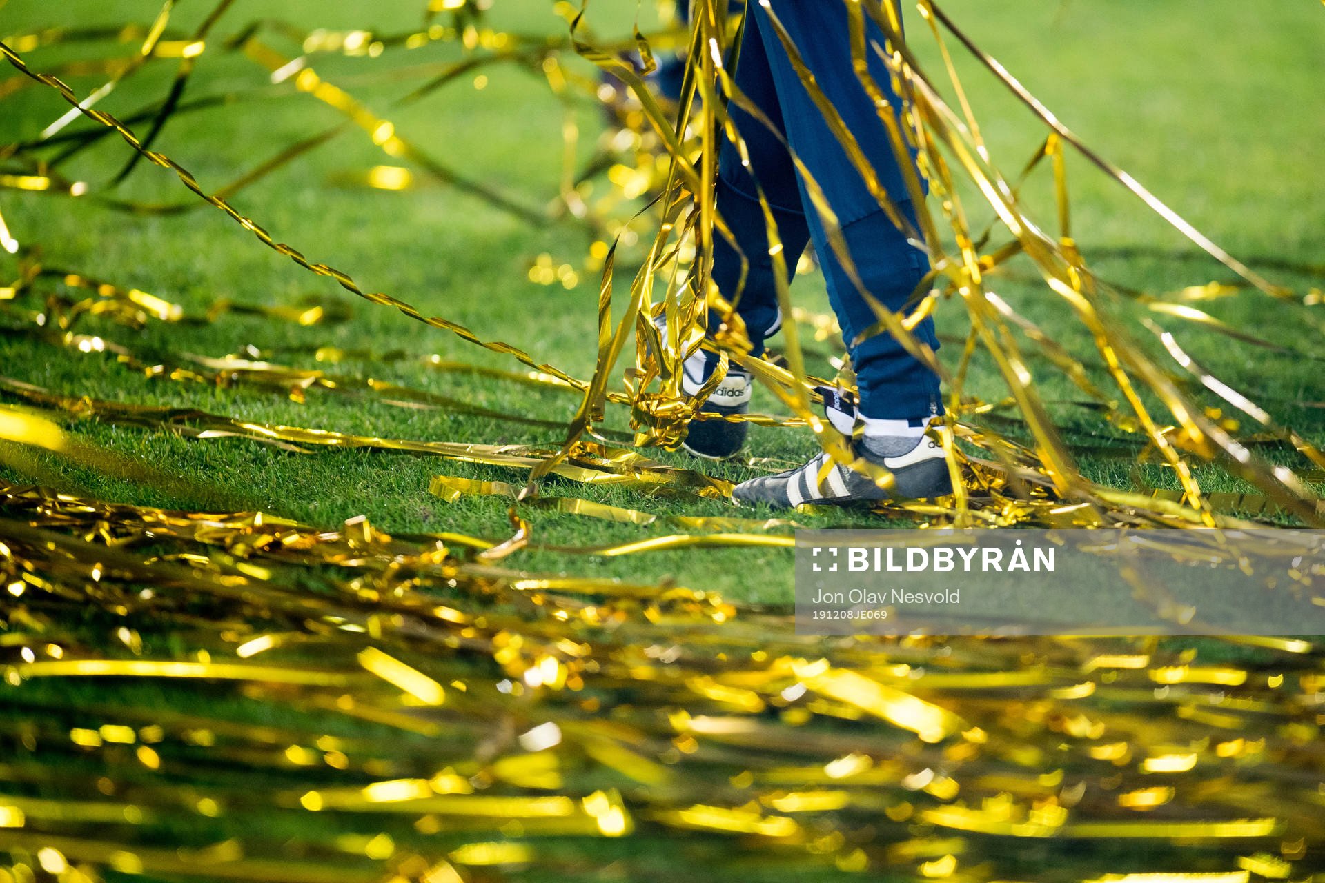 A player walks in confetti