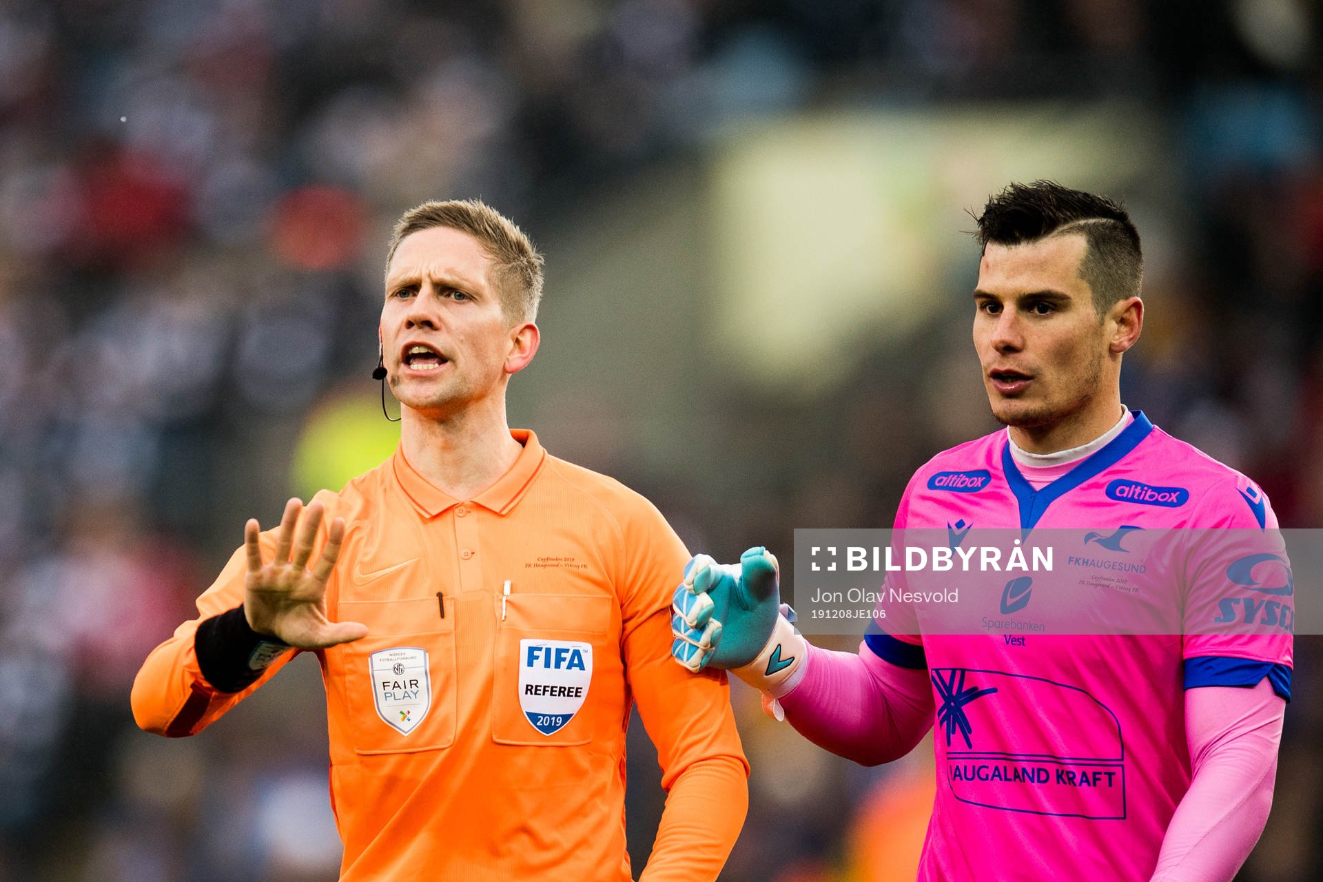 Espen Andreas Eskås, referee, and goalkeeper Helge Sandvik