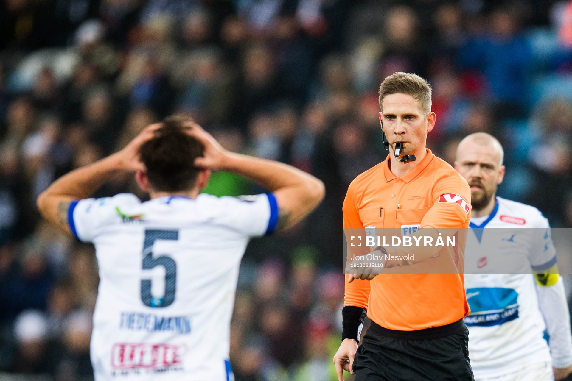 Benjamin Tiedemann Hansen reacts at Espen Andreas Eskås,