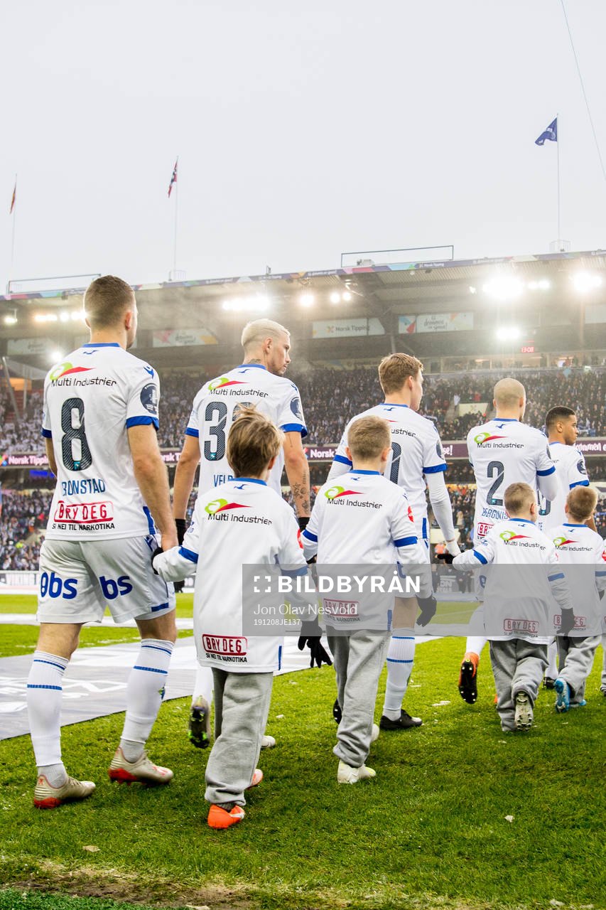 The players of Haugesund enter the pitch