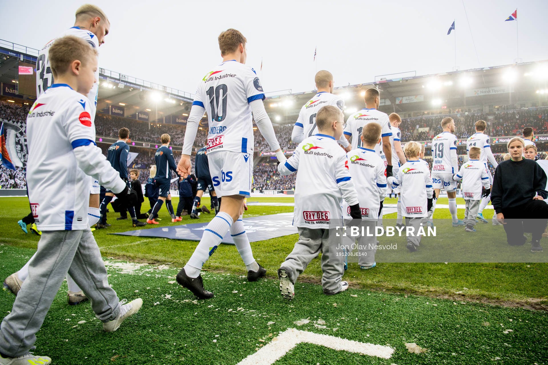 The players of Haugesund enter the pitch