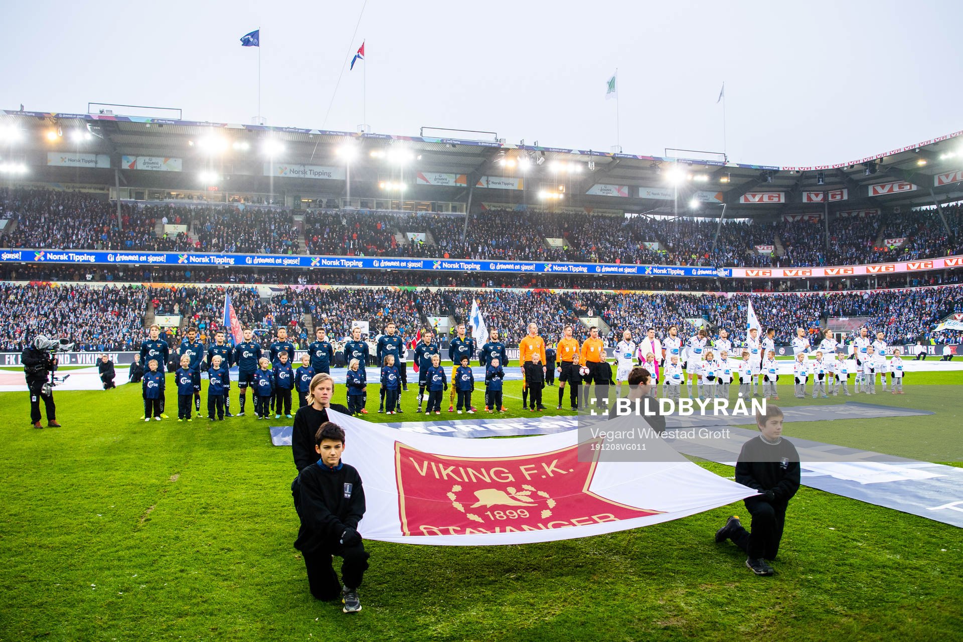 Players of Haugesund and of Viking