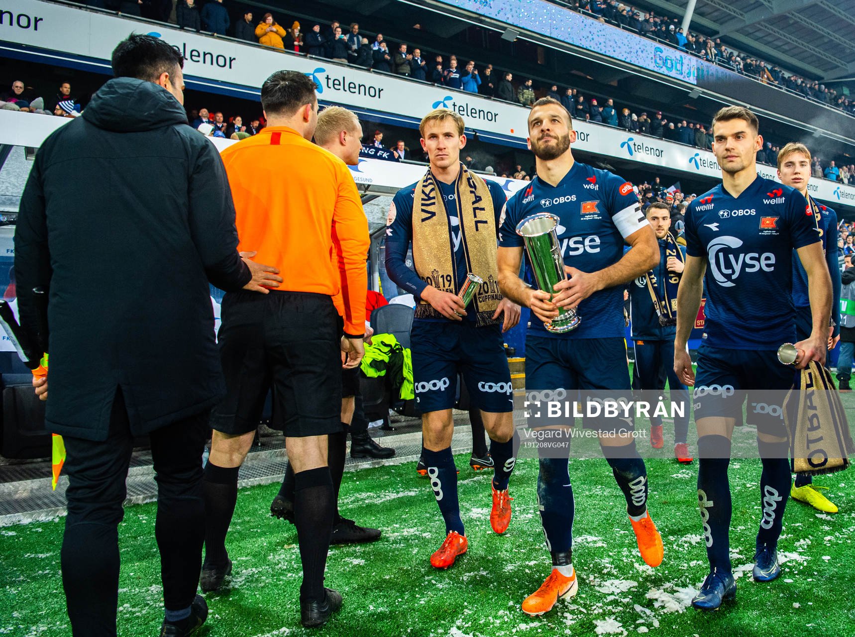 Zlatko Tripic of Viking with the trophy