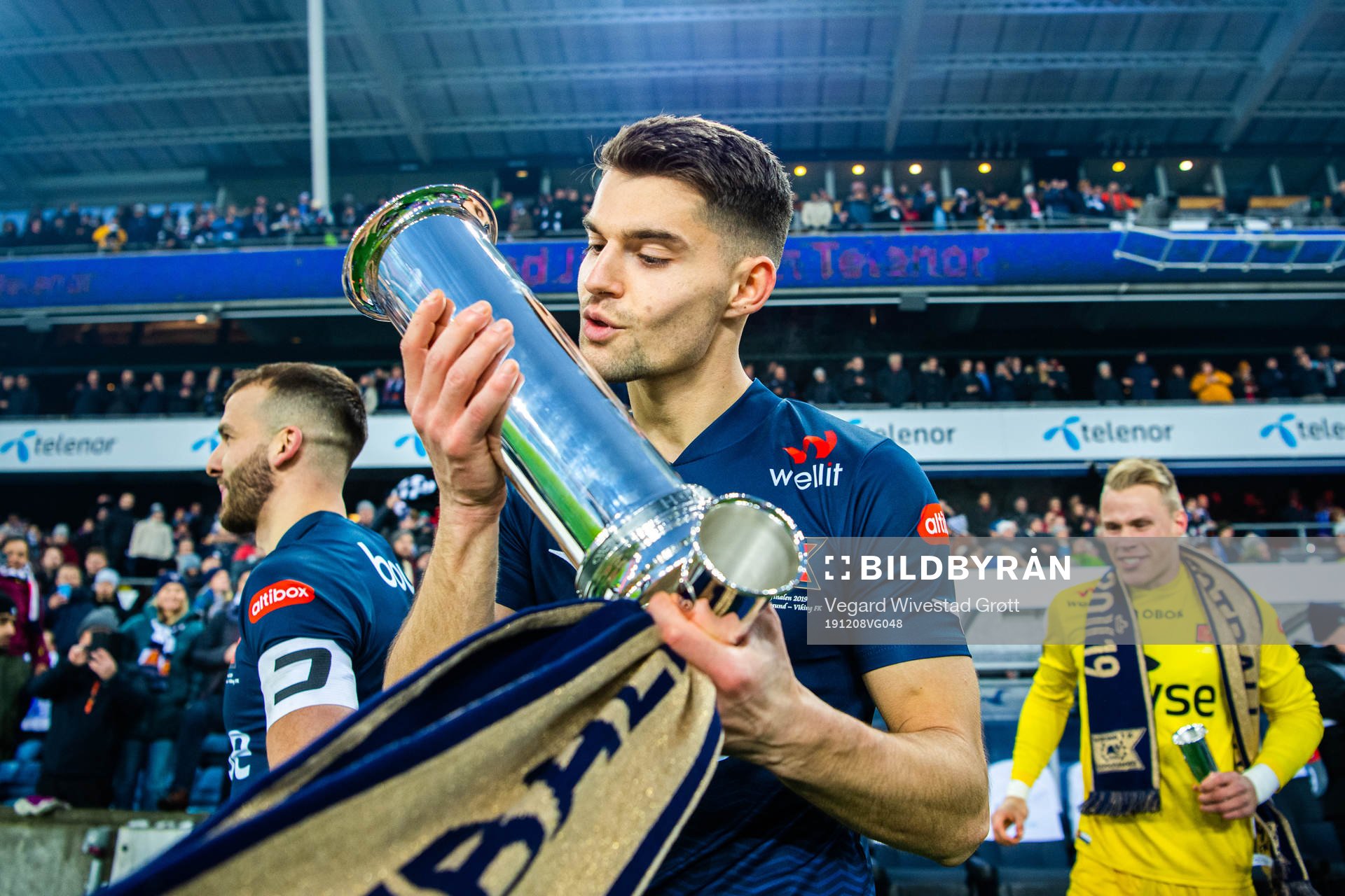 Ylldren Ibrahimaj of Viking celebrates with the trophy