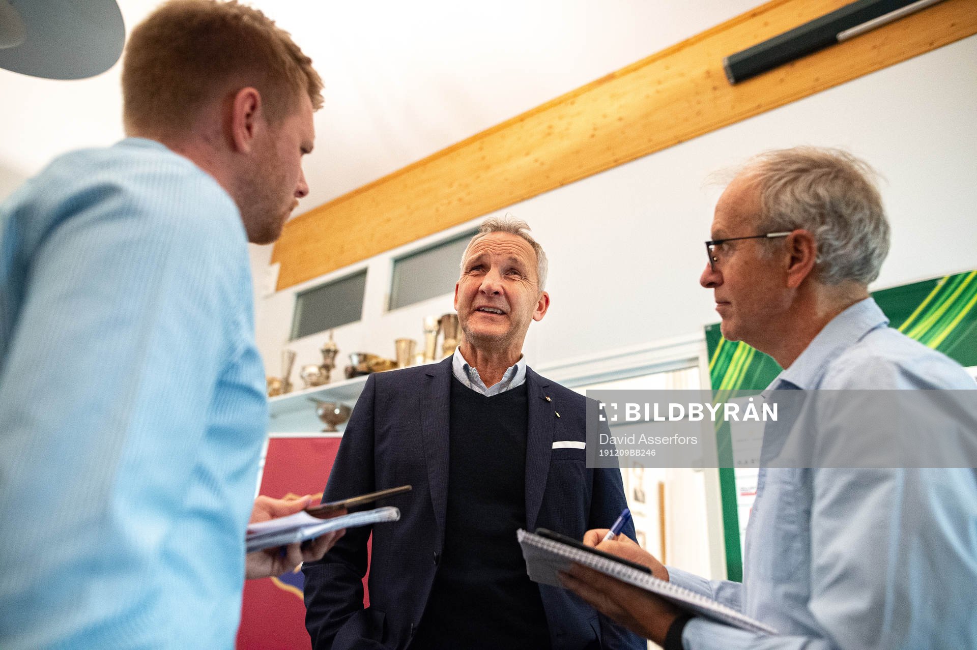 Keith Millen intervjuas under en presskonferens den 9 december 2019 i Göteborg.