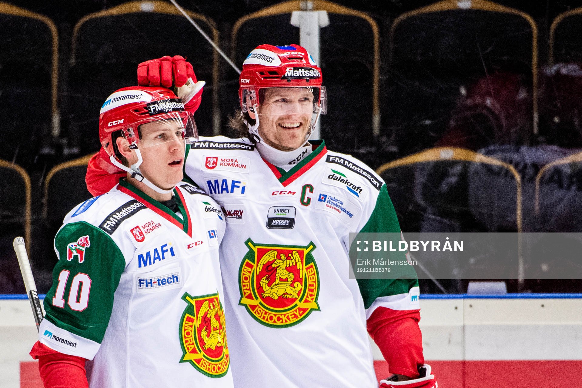 Moras Dustin Gazley och Adam Masuhr jublar
