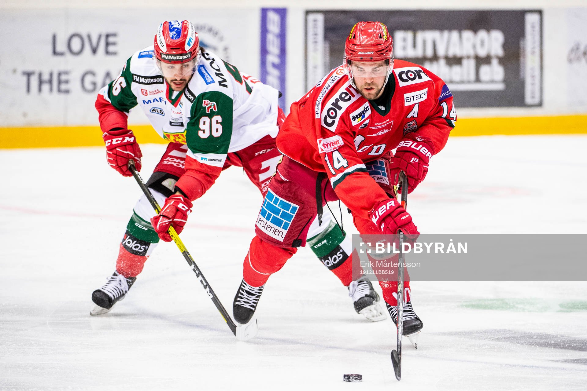 Moras Niki Petti och Modos Henrik Björklund