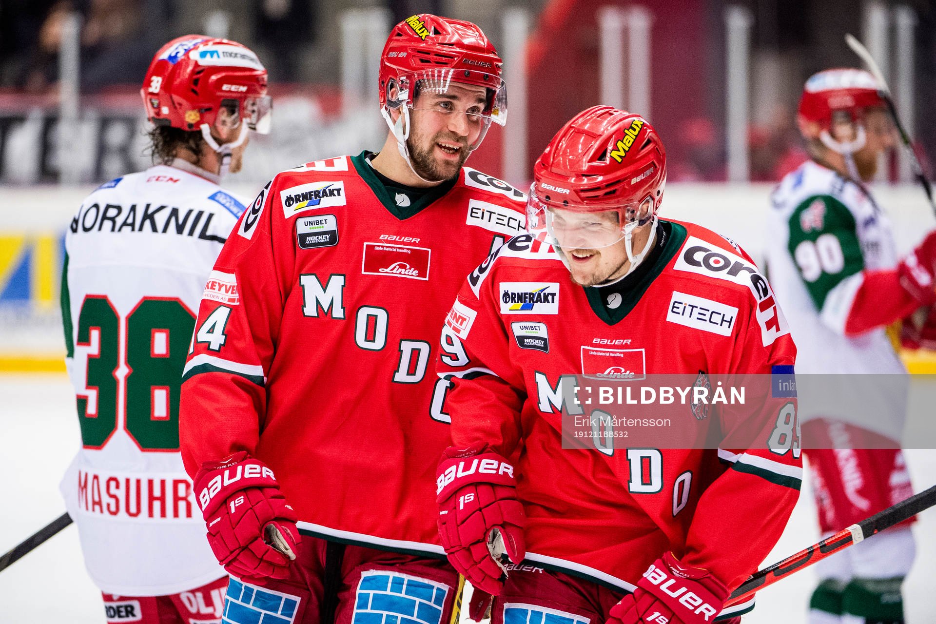 Modos Henrik Björklund och Patrik Karlkvist jublar