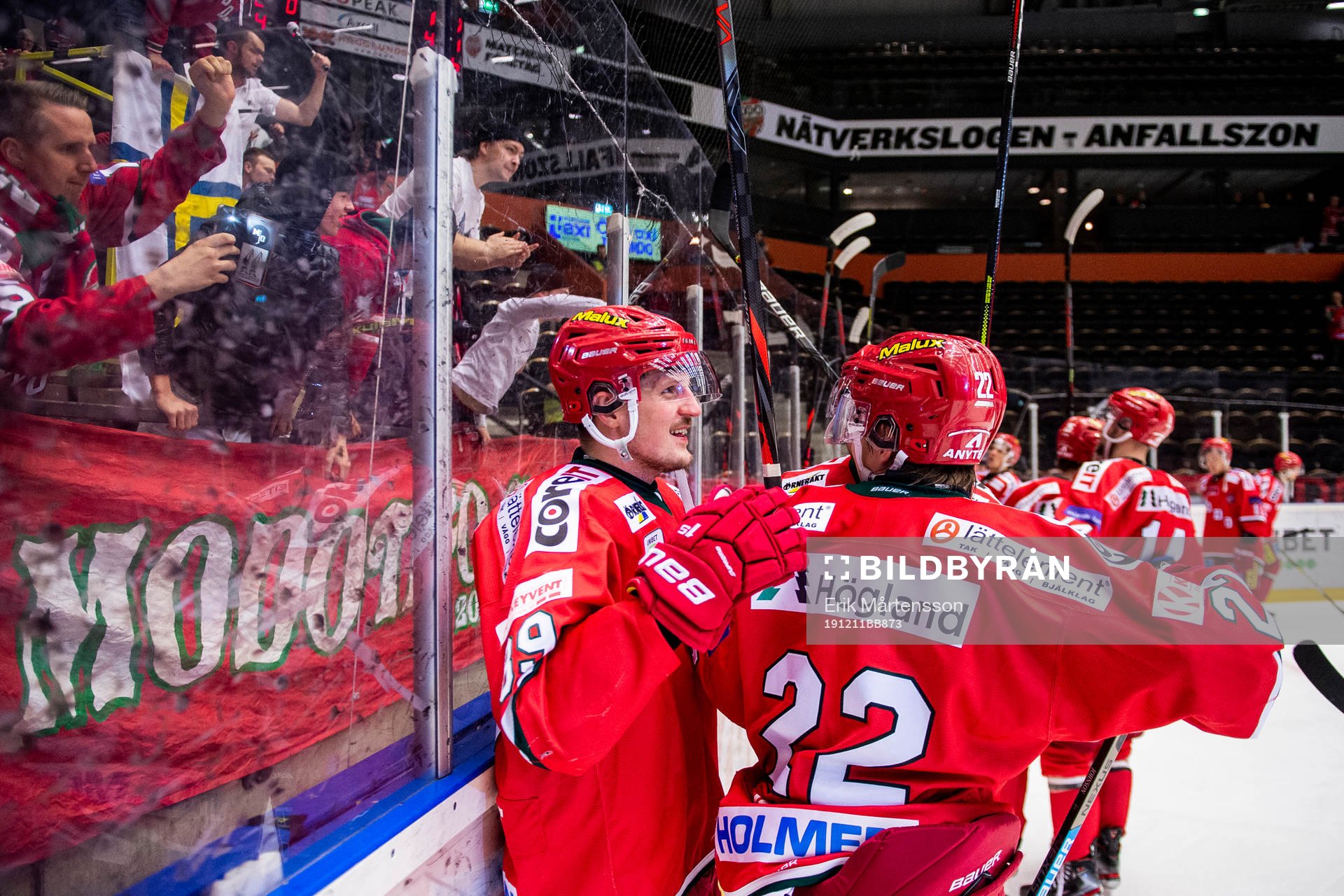 Modos Patrik Karlkvist och Jonathan Johansson jublar