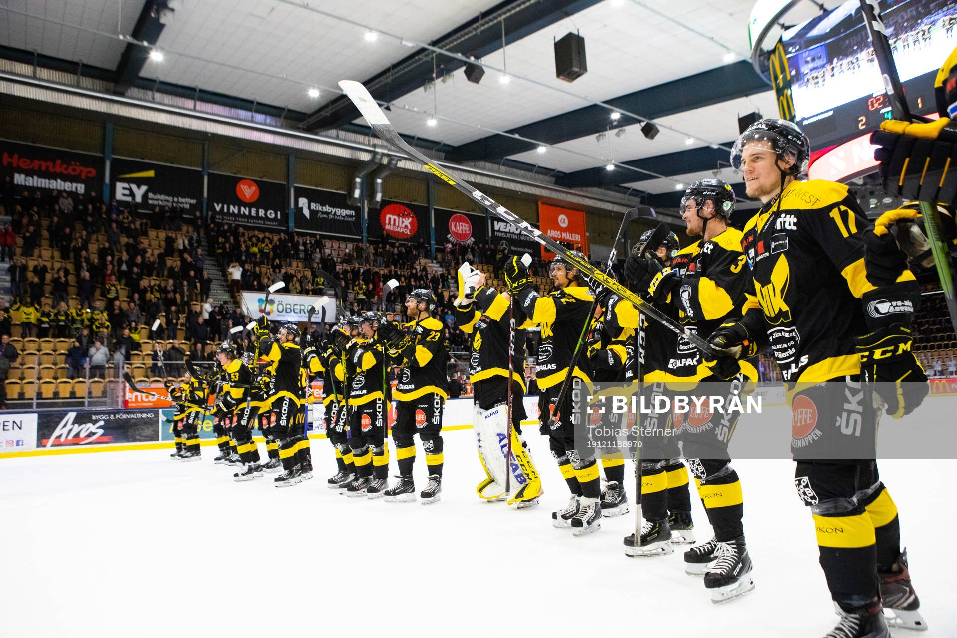 Västerås spelare jublar