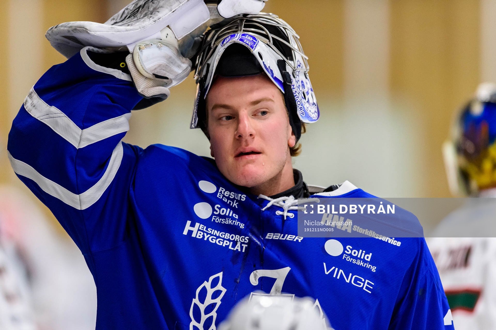 Jonstorps målvakt Viktor Carlsson innan ishockeymatchen i