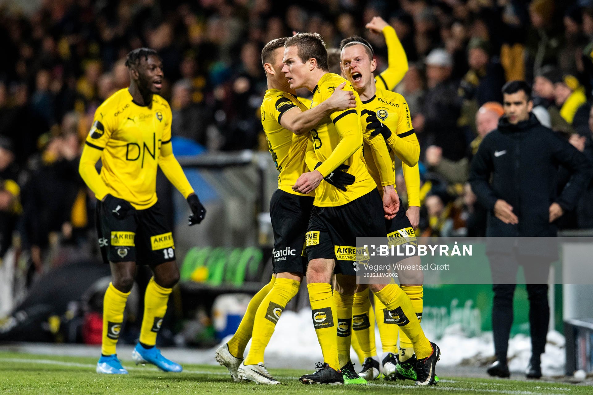 Simen Kind Mikalsen of Lillestrøm celebrates with teammates
