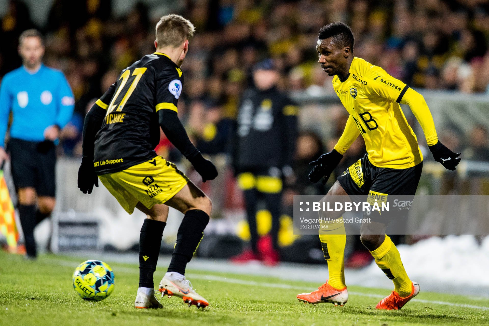 Eirik Wichne of Start and Ifeanyi Mathew of Lillestrøm