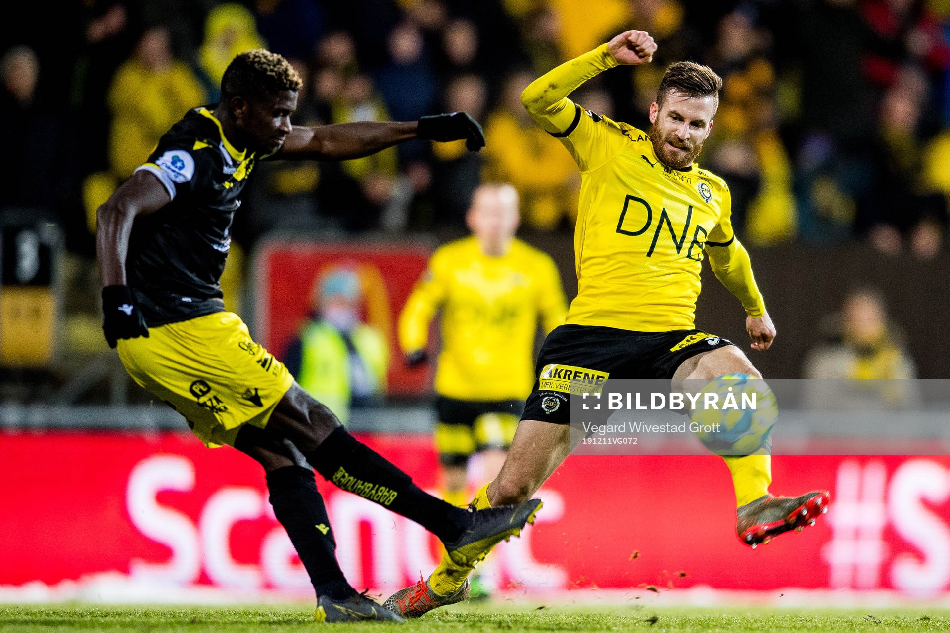 Afeez Aremu of Start and Aleksander Melgalvis of Lillestrøm