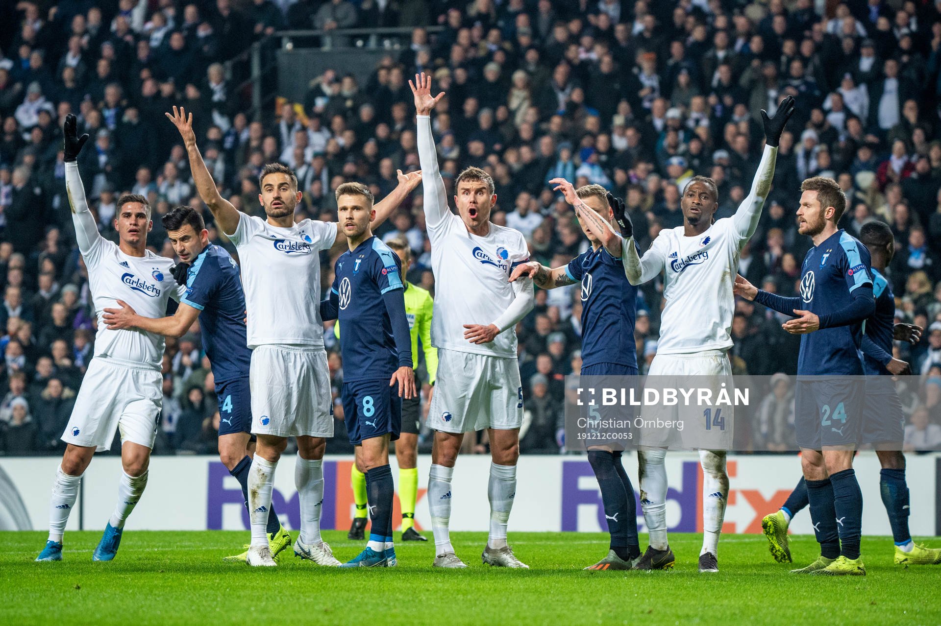 Players of FC Köpenhamn and of Malmö FF