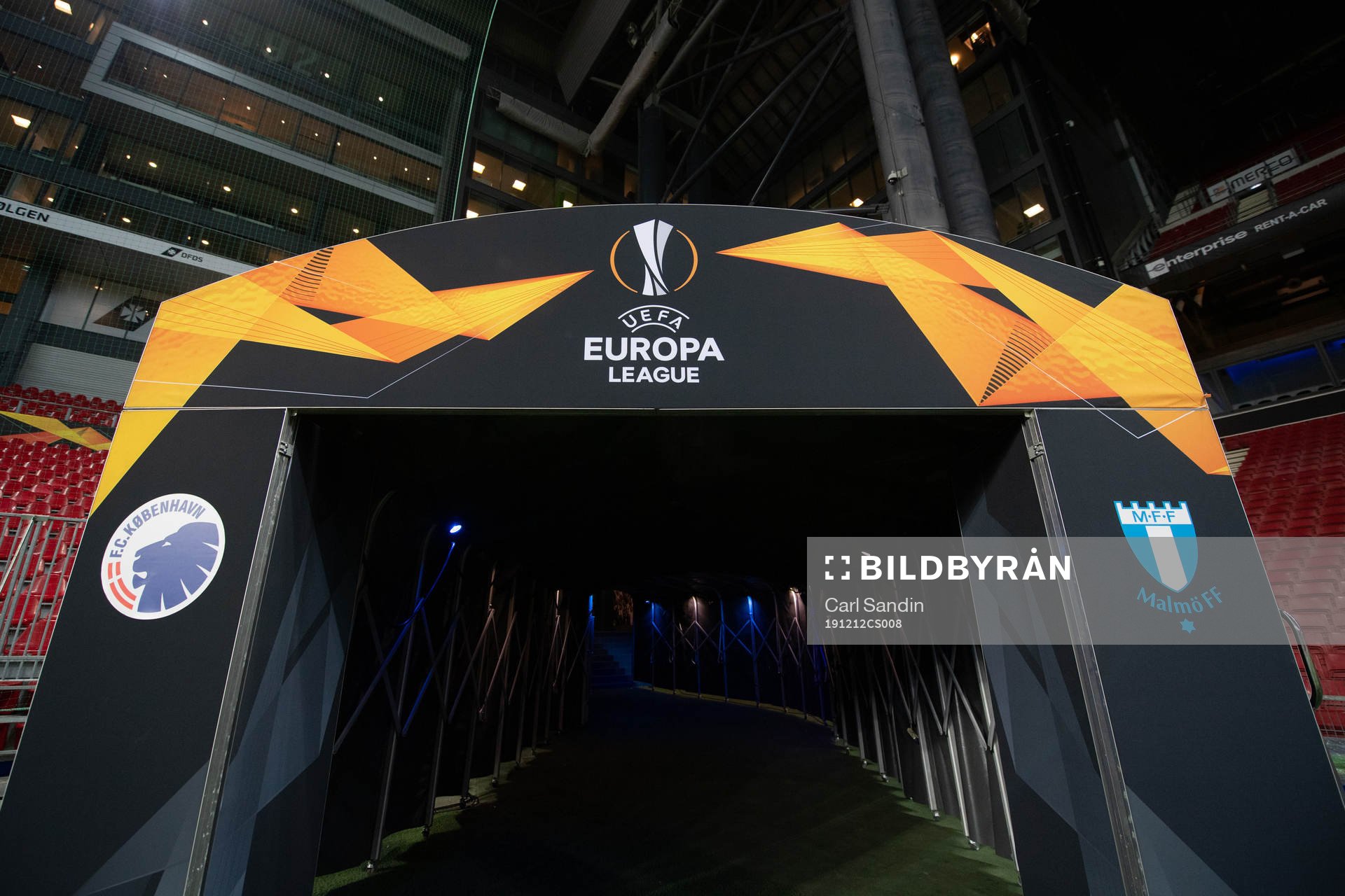 Players tunnel