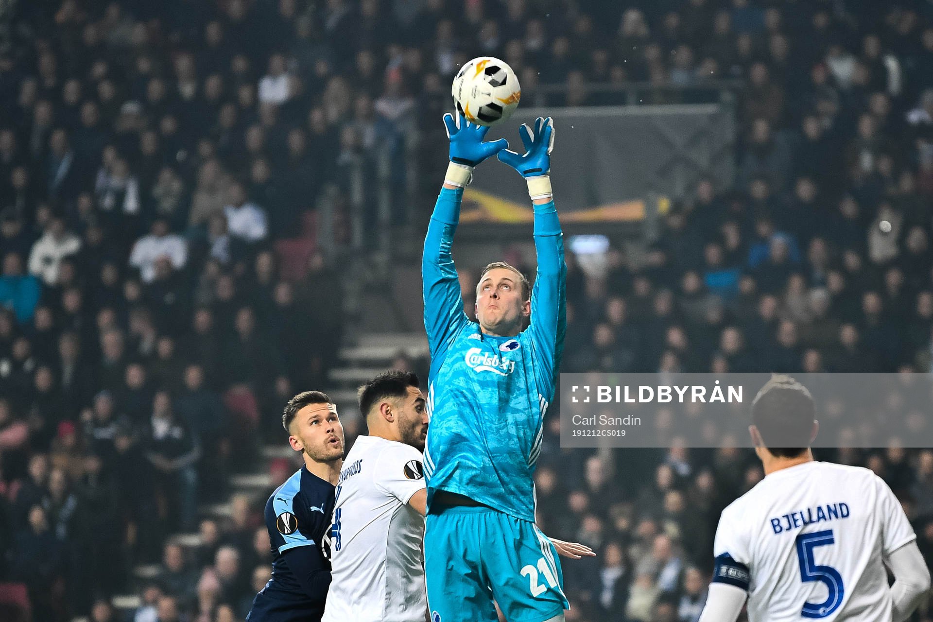 Arnor Traustason of Malmö FF and goalkeeper Karl-Johan