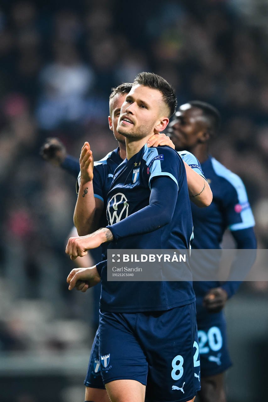 Arnor Traustason of Malmö FF celebrates the 0-1 goal