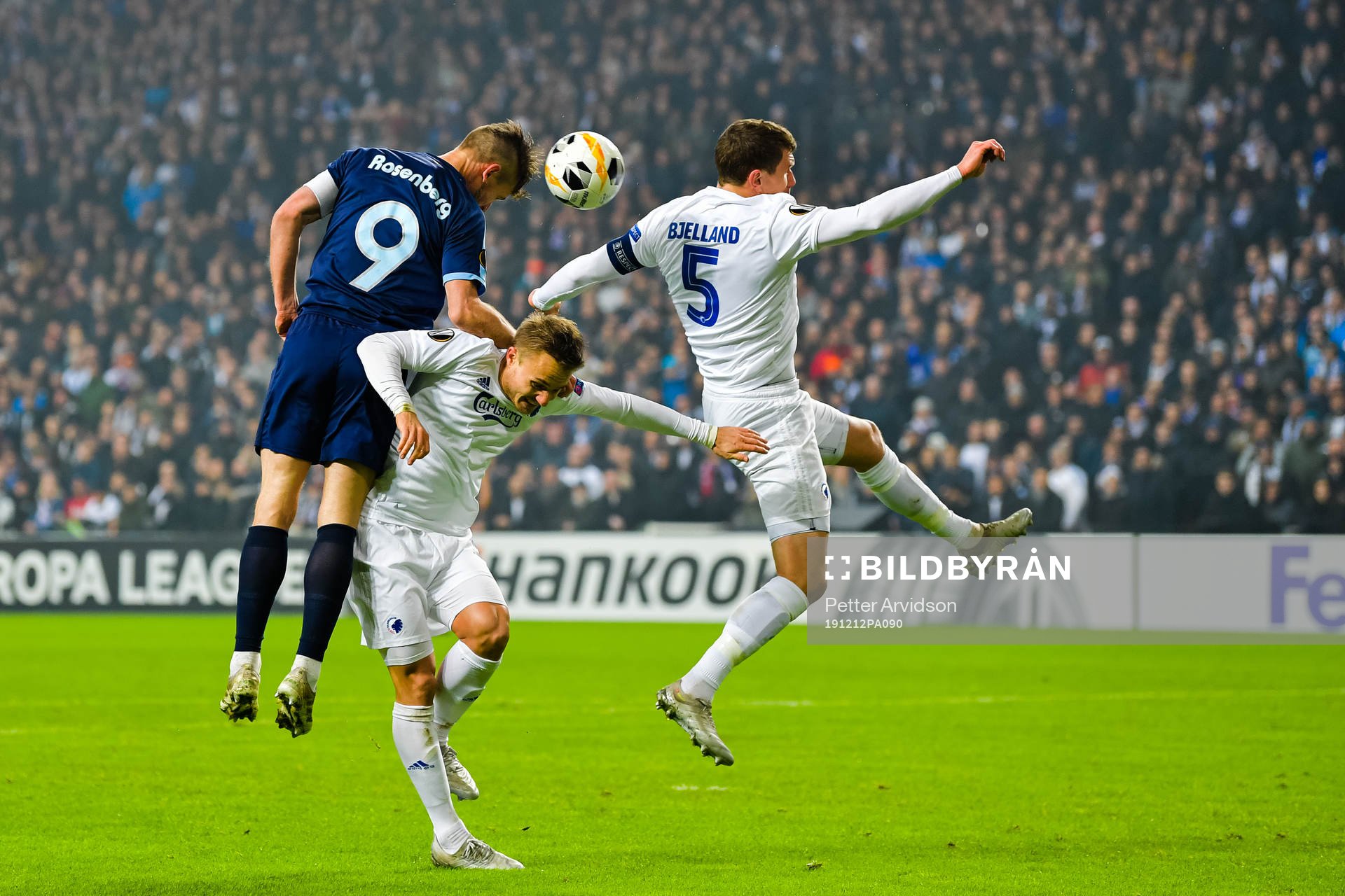 Markus Rosenberg of Malmö FF against Pierre Bengtsson and