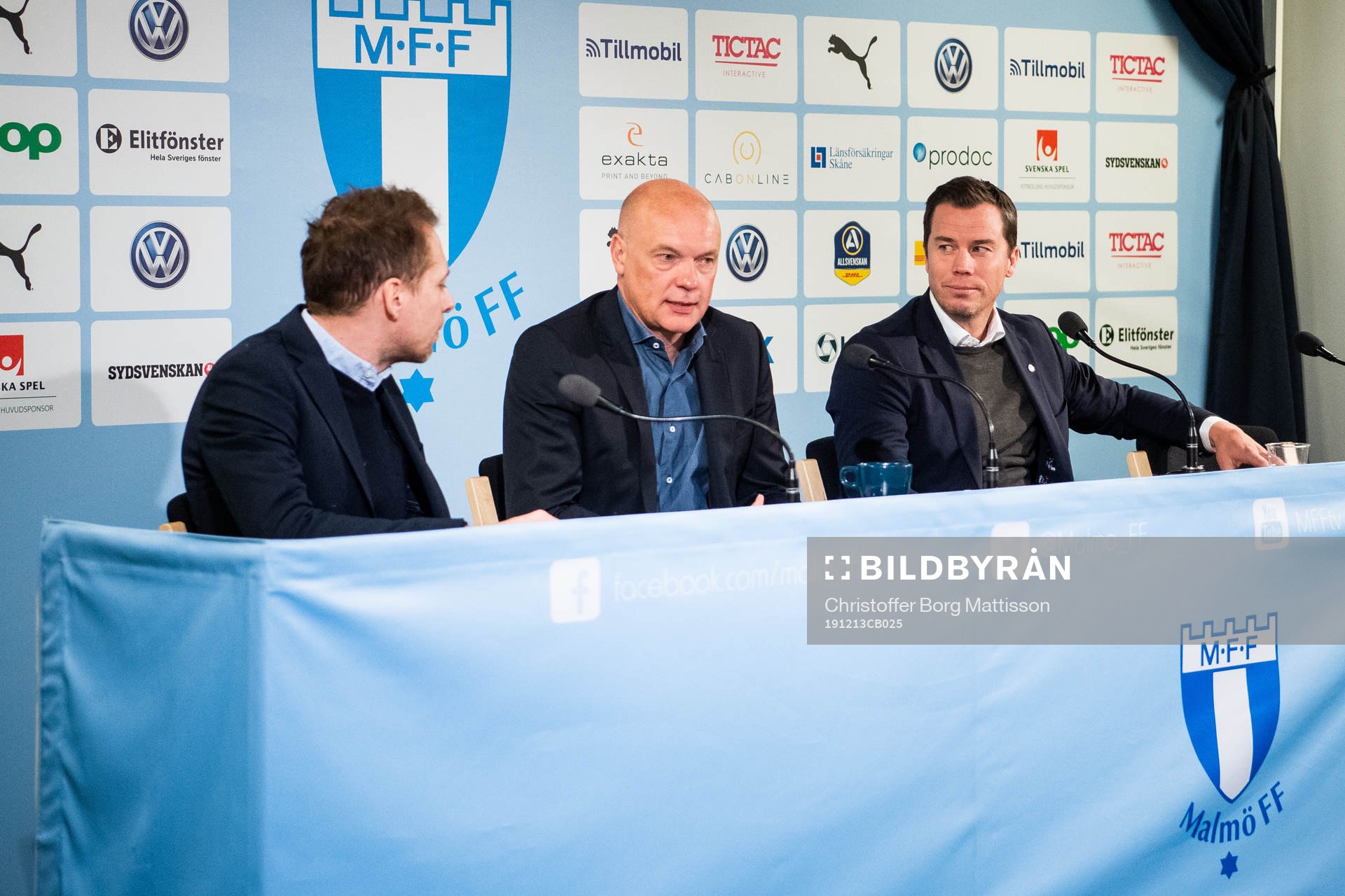 Presschef Peter Åhlander, avgående tränare Uwe Rösler och med sportchef Daniel Andersson under en presskonferens med Malmö FF den 13 december 2019 i Malmö.