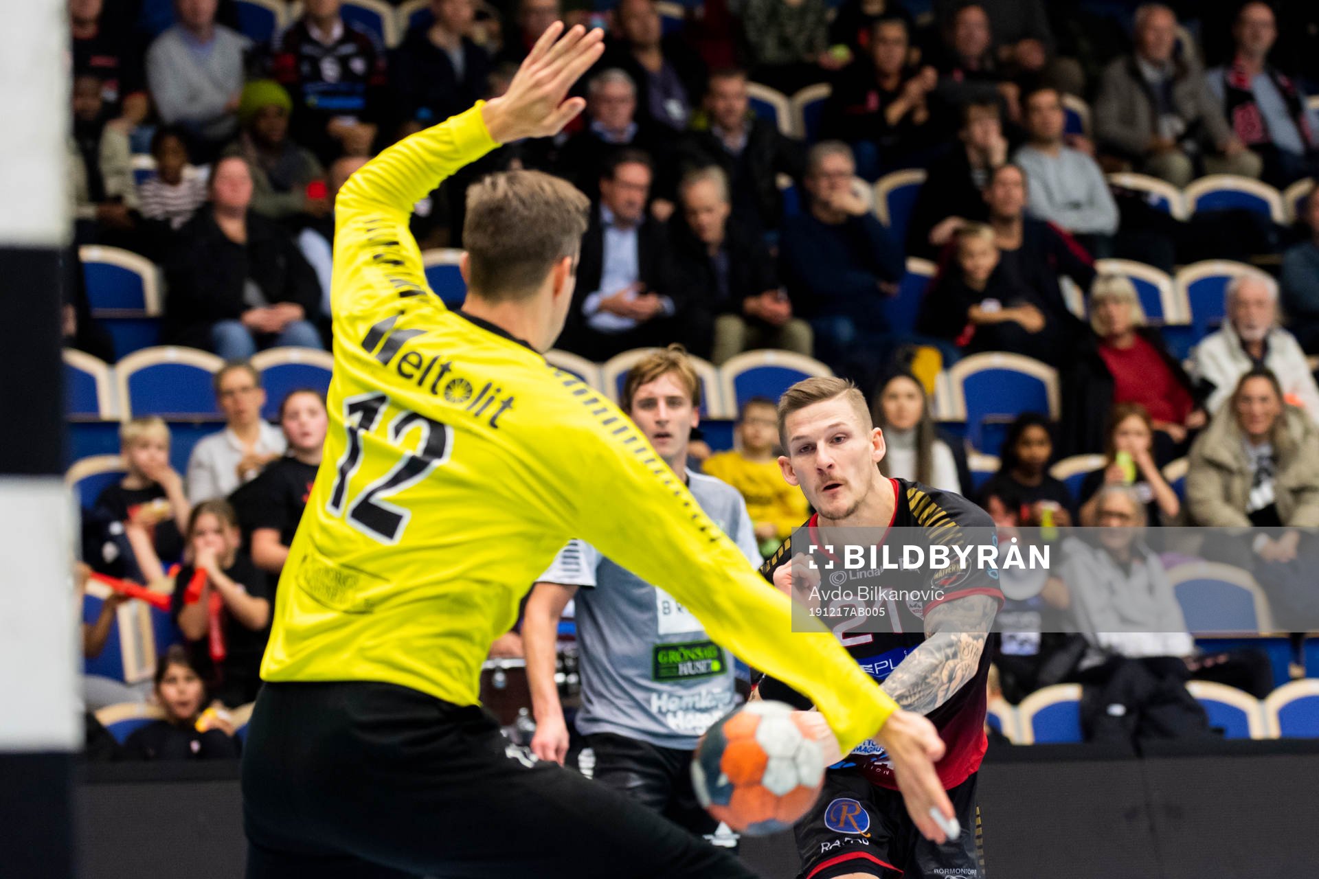 HK Malmös Hampus Olsson och Önnereds målvakt Sebastian