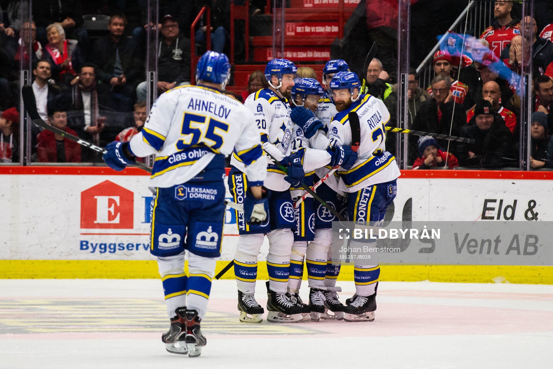 Leksands Spencer Abbott jublar med lagkamrater