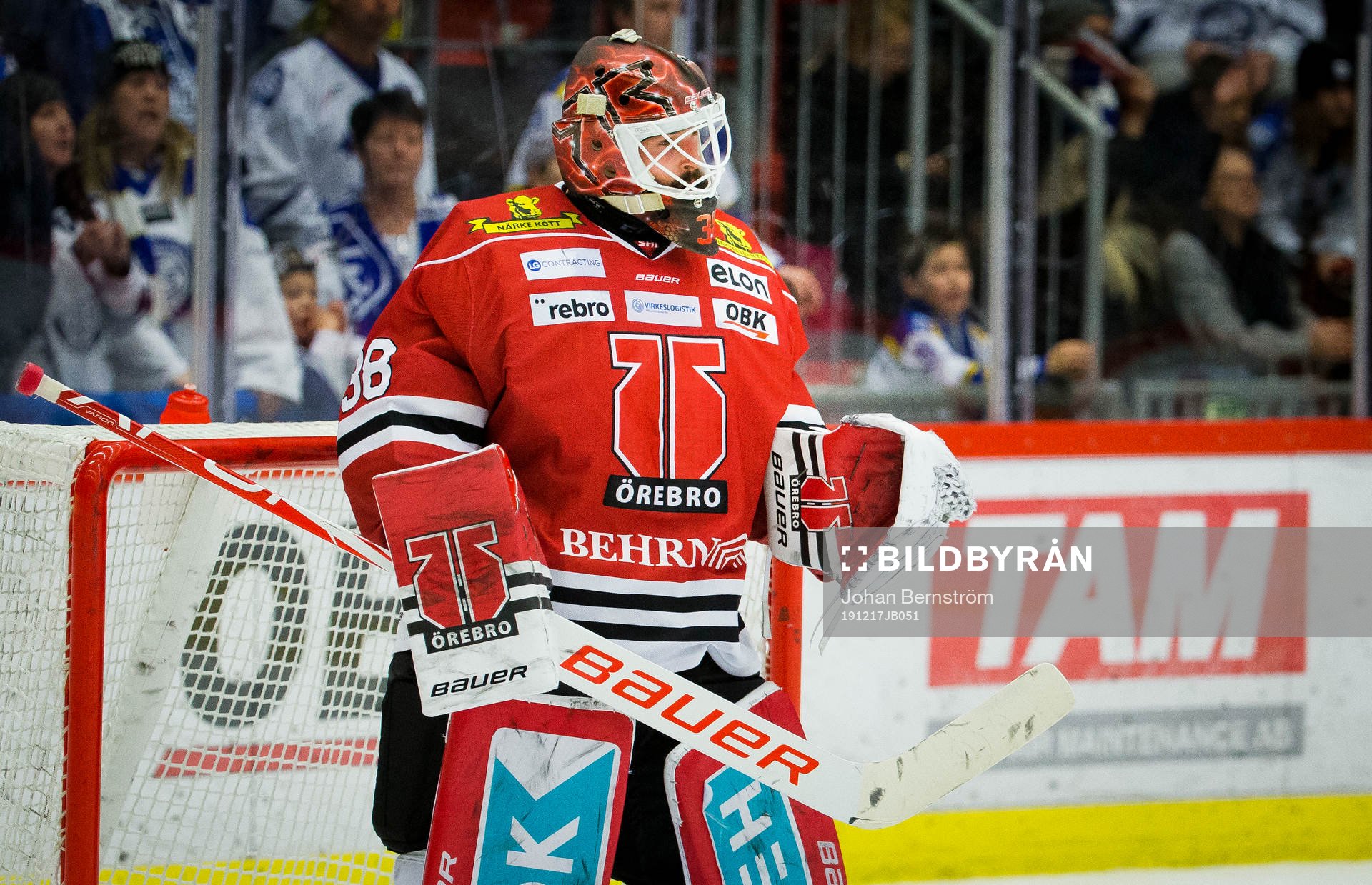 Örebros målvakt Dominik Furch jublar vid slutsignalen