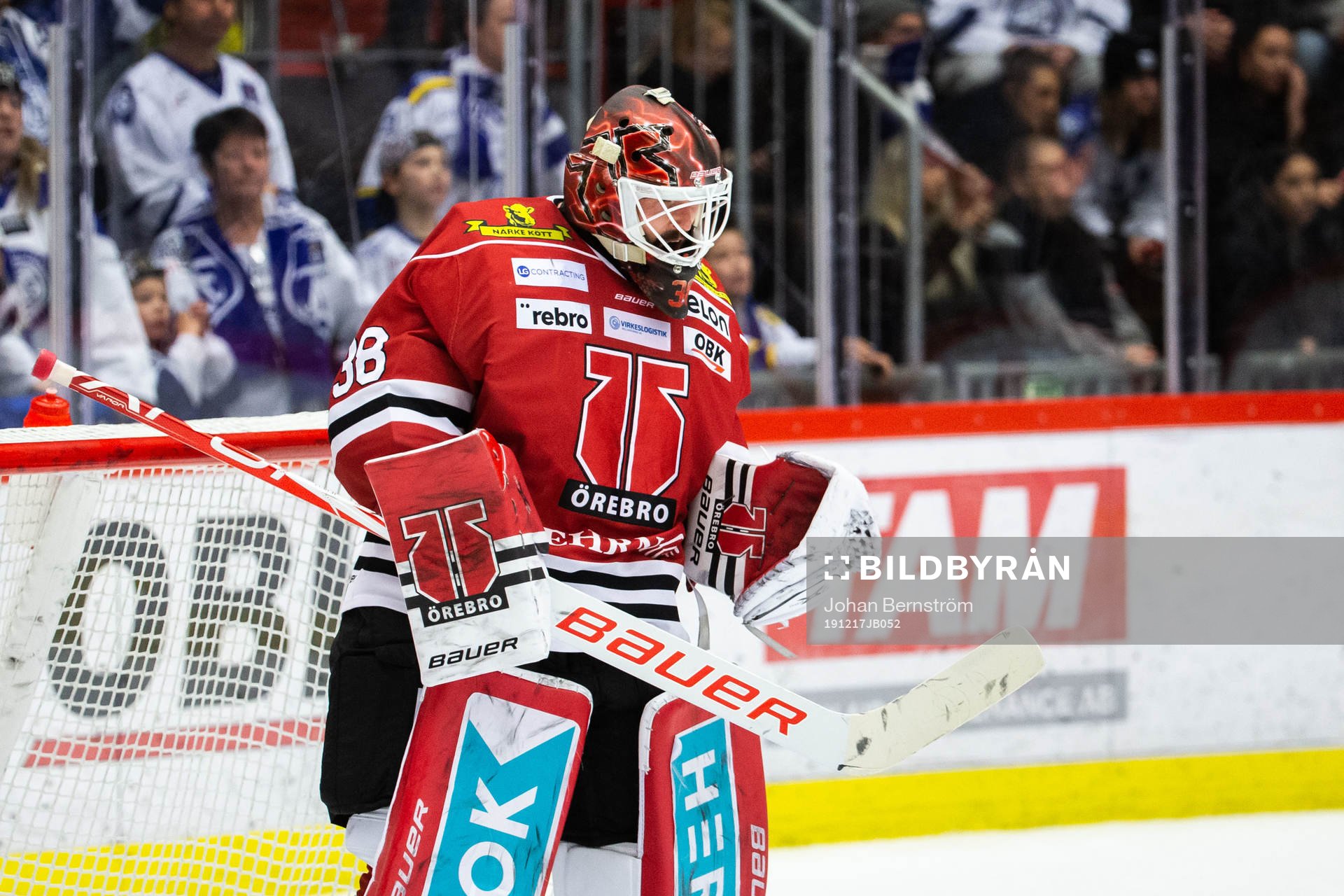 Örebros målvakt Dominik Furch jublar