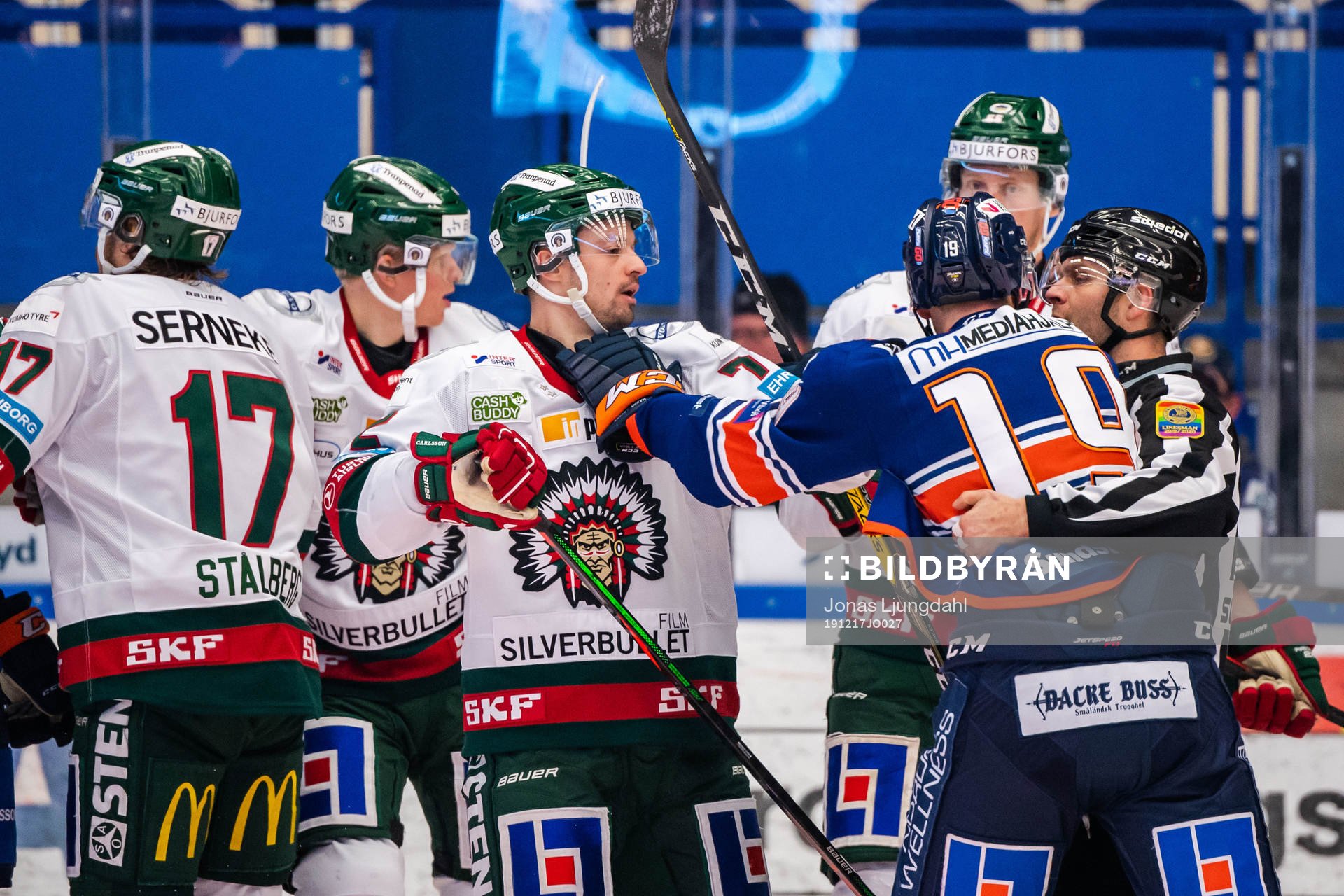 Frölundas Patrik Carlsson och Växjös Casey Bailey