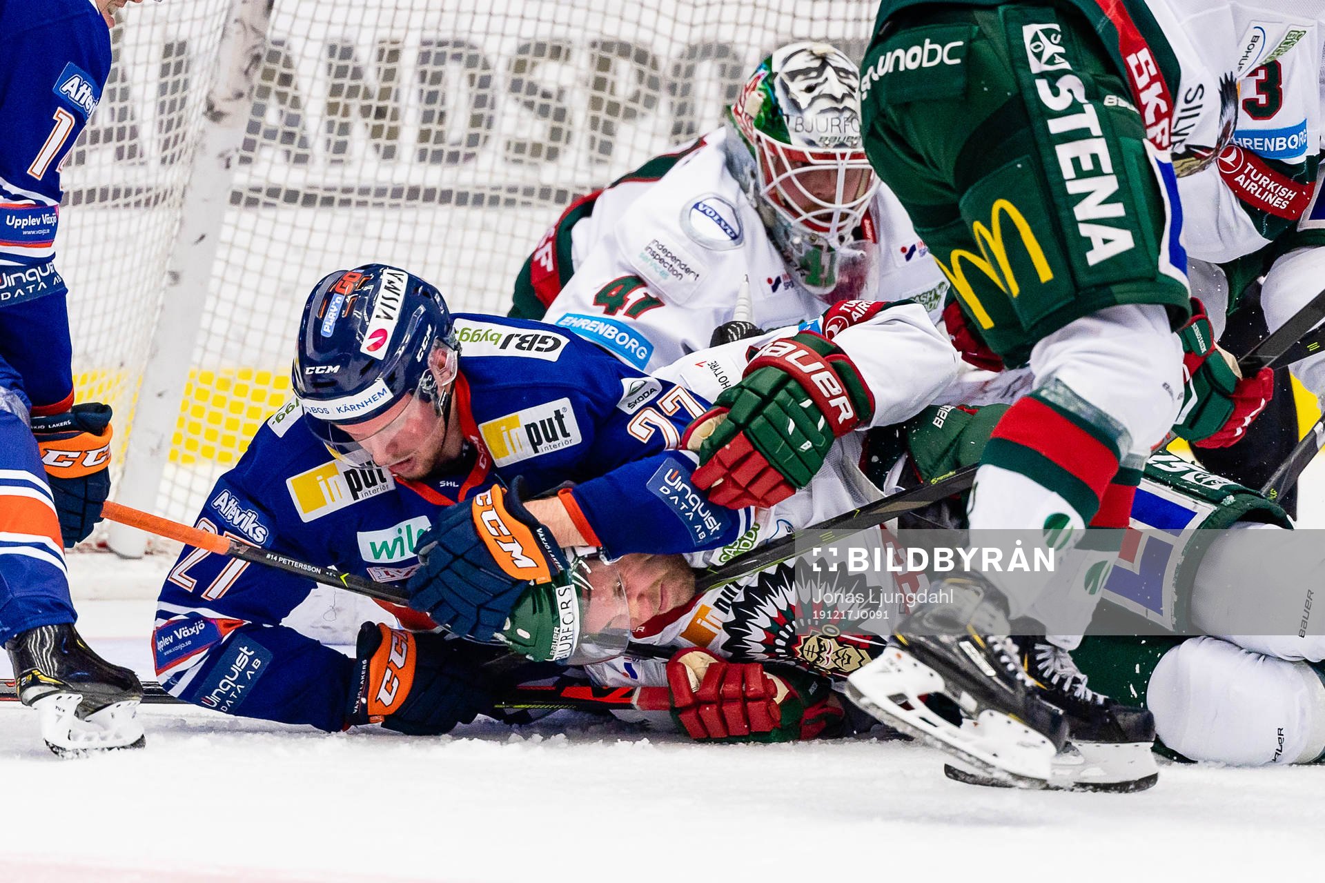 Kamp mellan Växjös Martin Lundberg och Frölundas Viktor