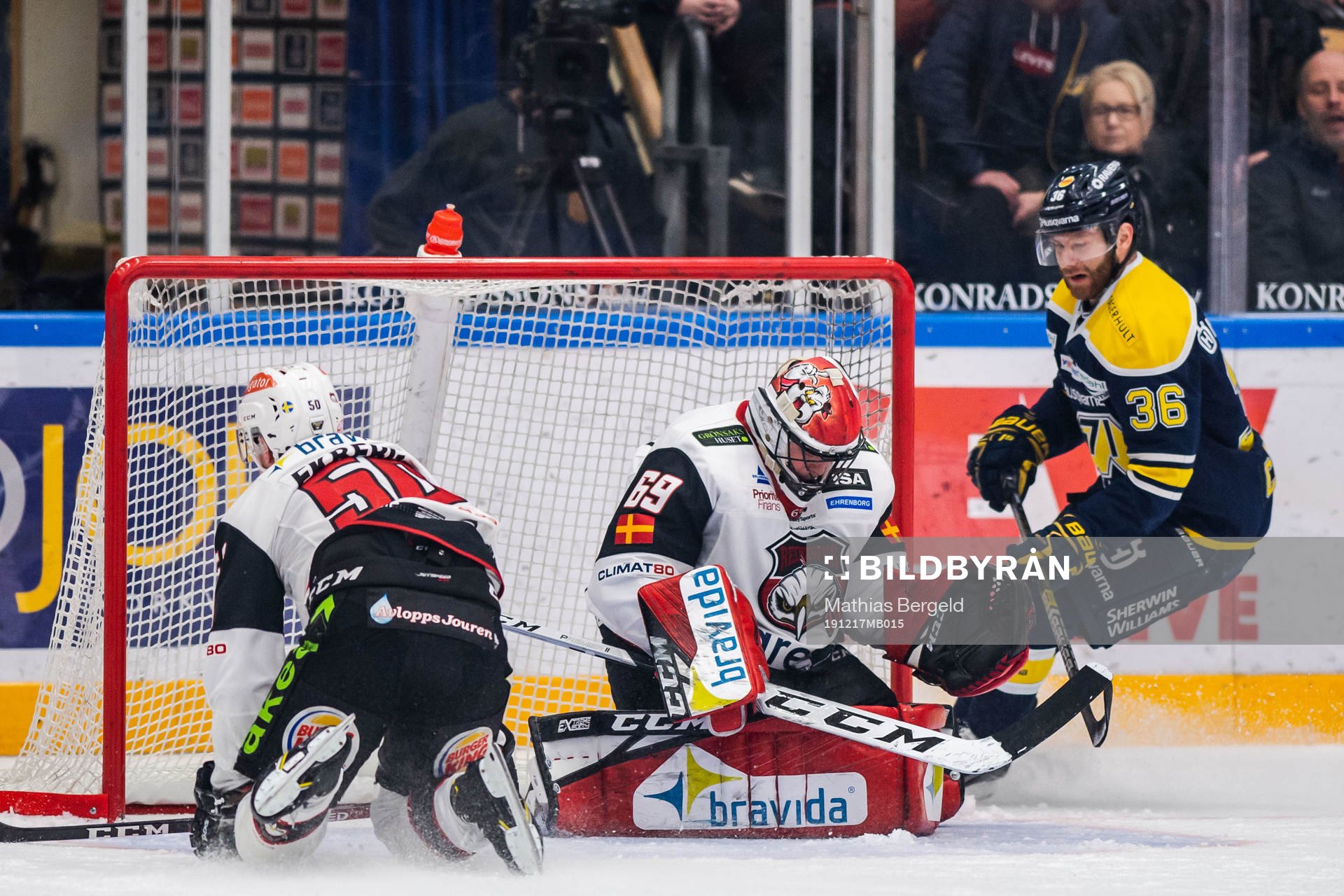 s Anthony Camara oroar framför Malmö Redhawks målvakt
