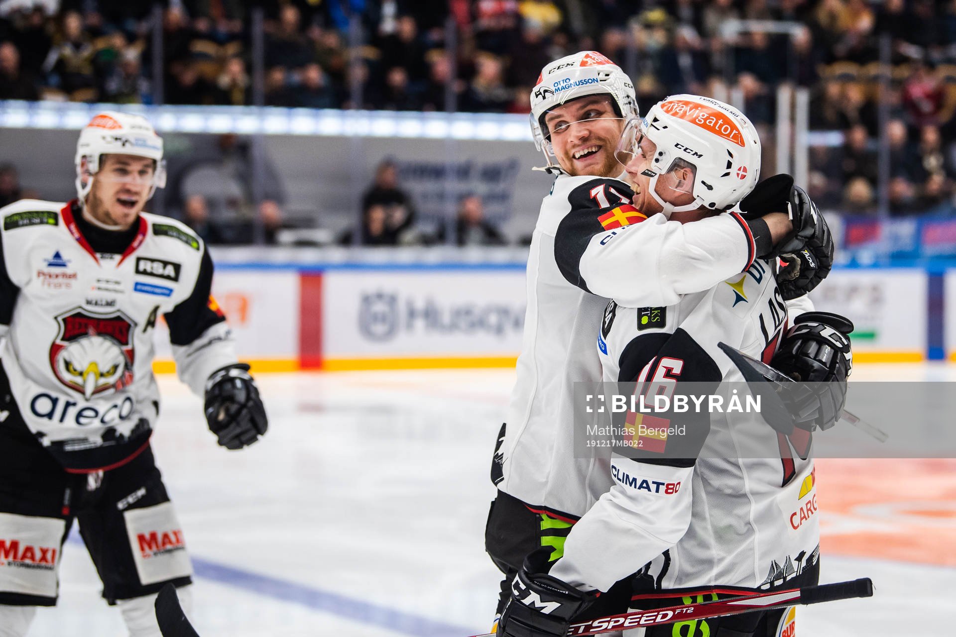 Malmö Redhawks Max Görtz och Matias Lassen  jublar