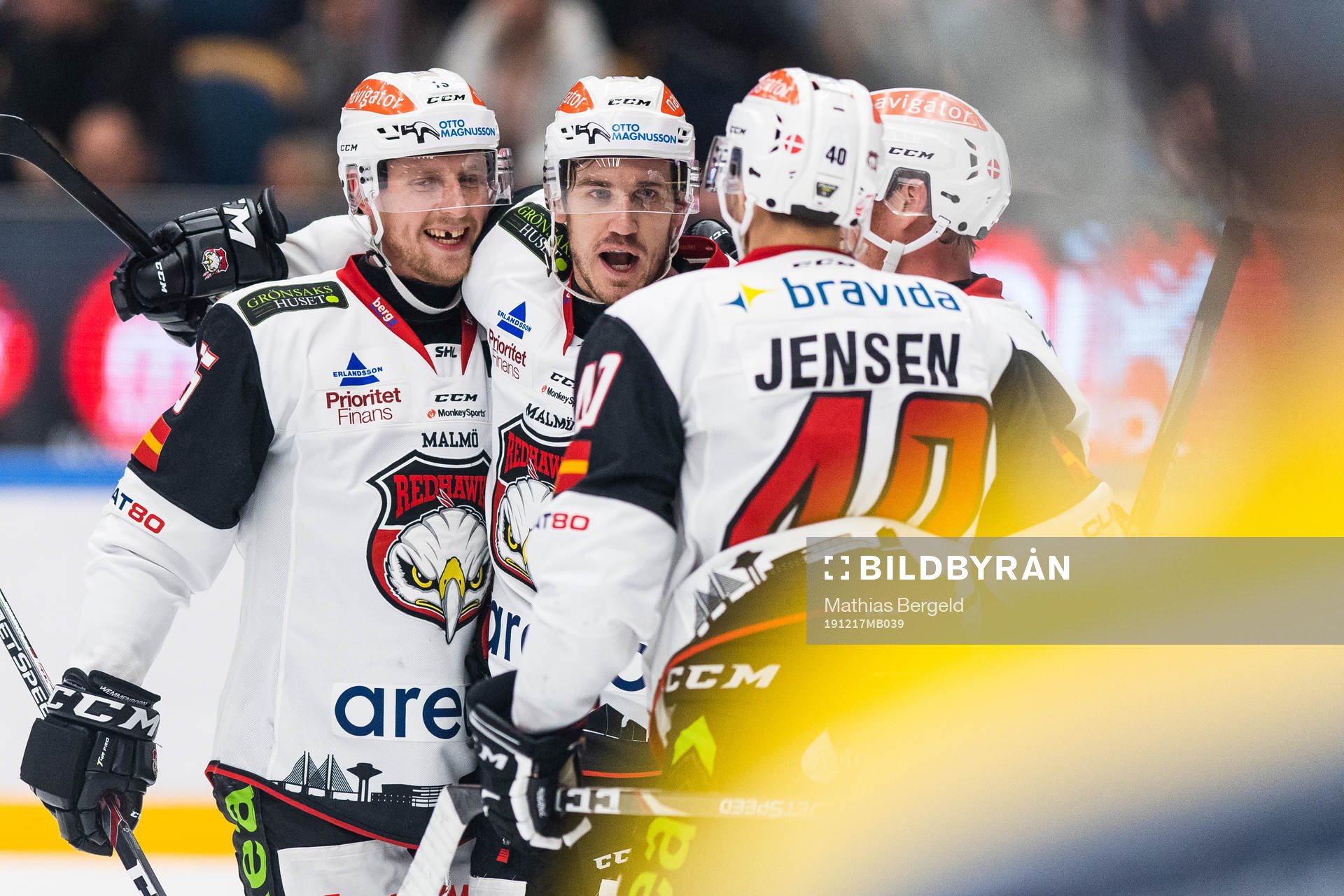 Malmö Redhawks Axel Wemmenborn jublar med målskytten till