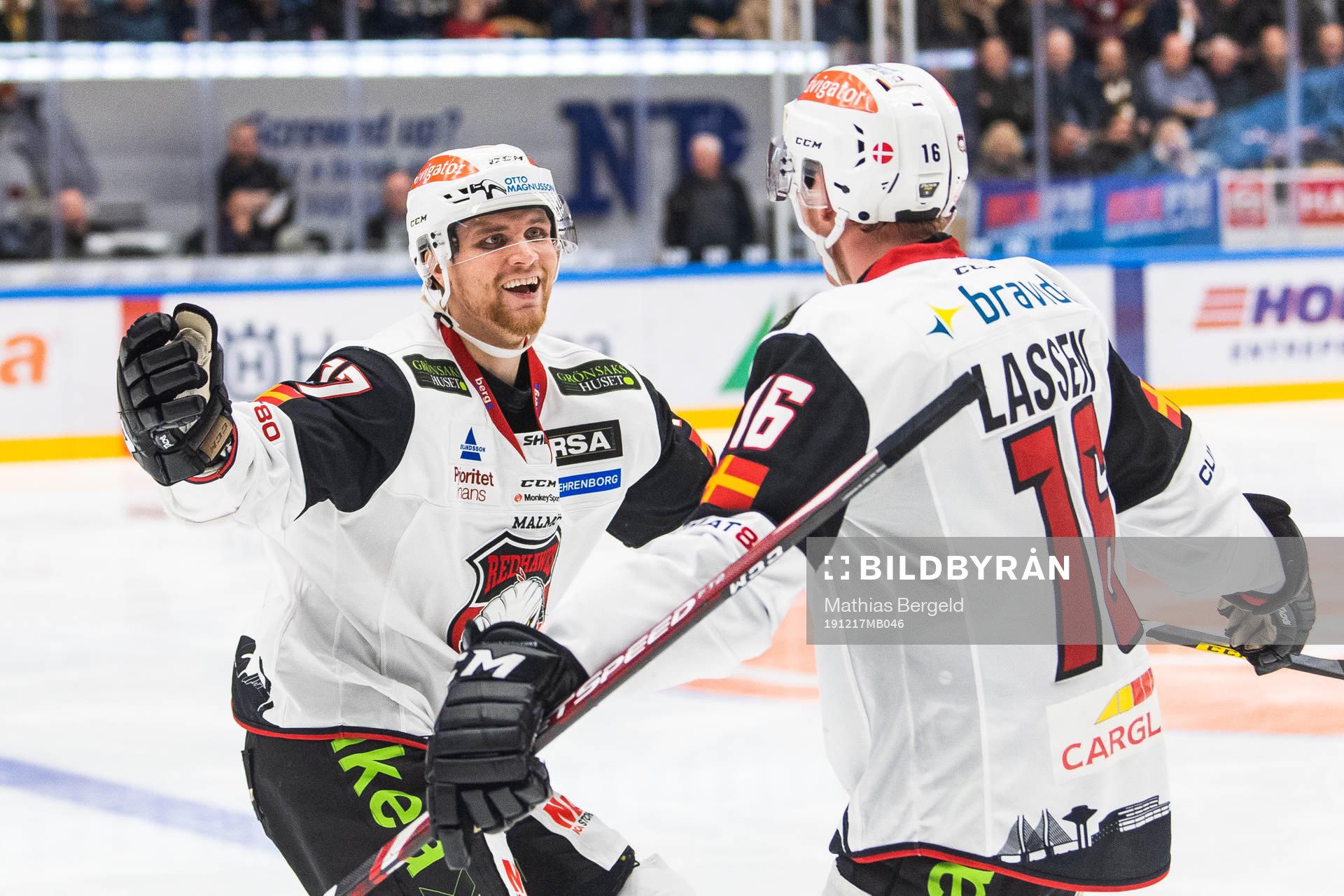 Malmö Redhawks Max Görtz jublar med målskytten till 0-1