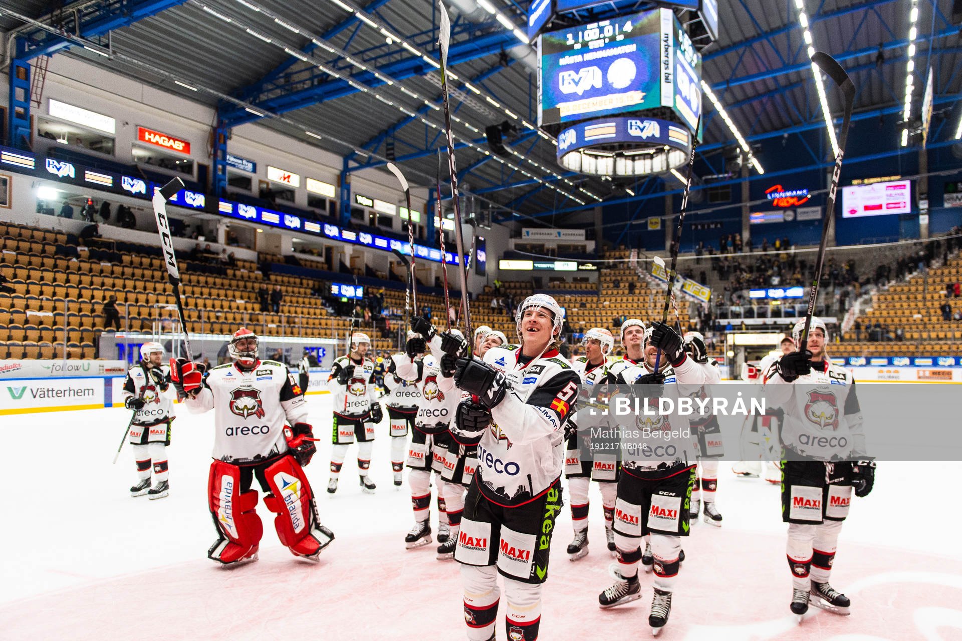 Emil Sylvegård tackar fansen