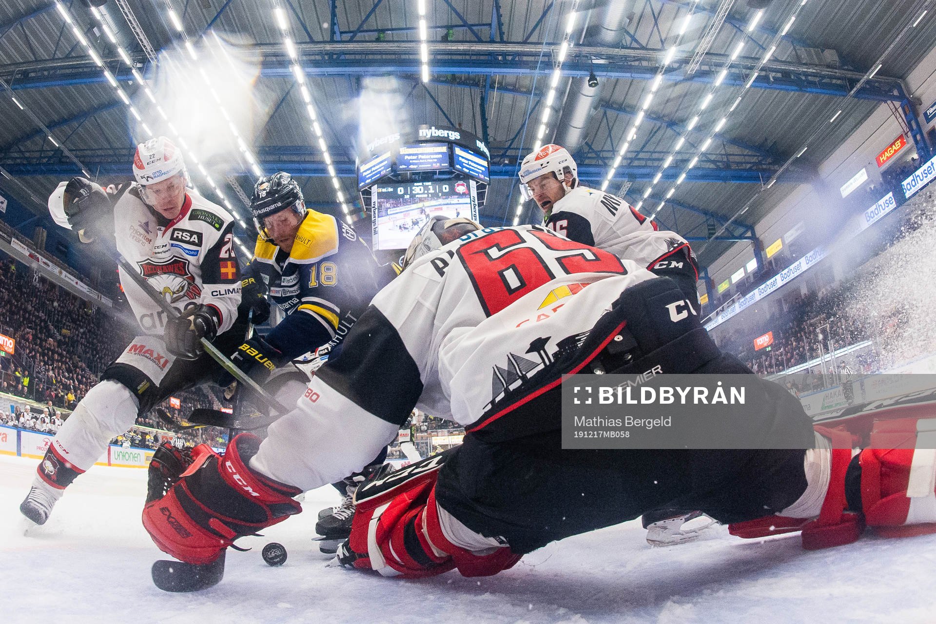 Malmö Redhawks Lars Bryggman och målvakt Oscar Alsenfelt