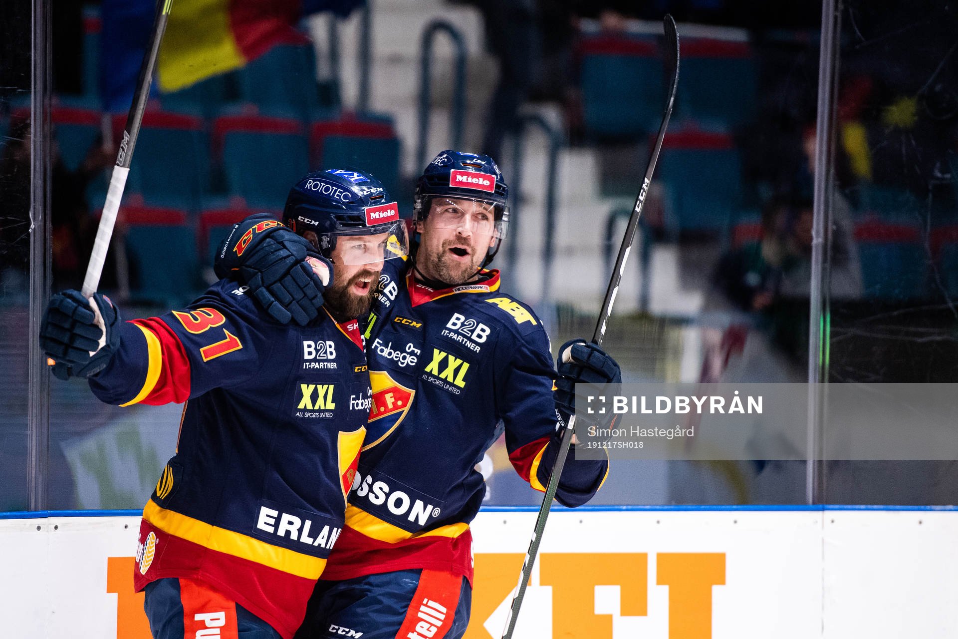 Djurgårdens Dick Axelsson och Patrik Berglund jublar