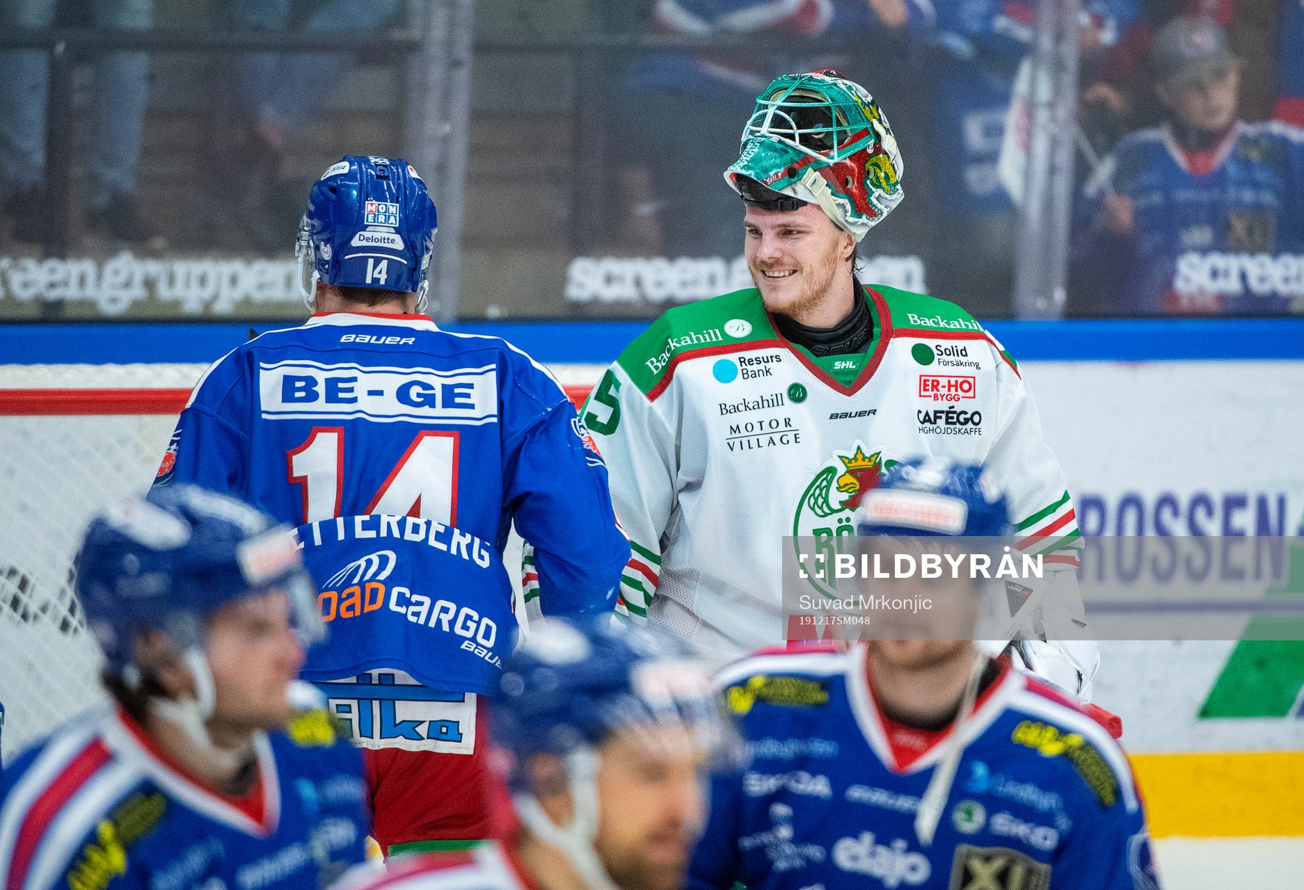 Rögles målvakt Christoffer Rifalk tackar Oskarshamns