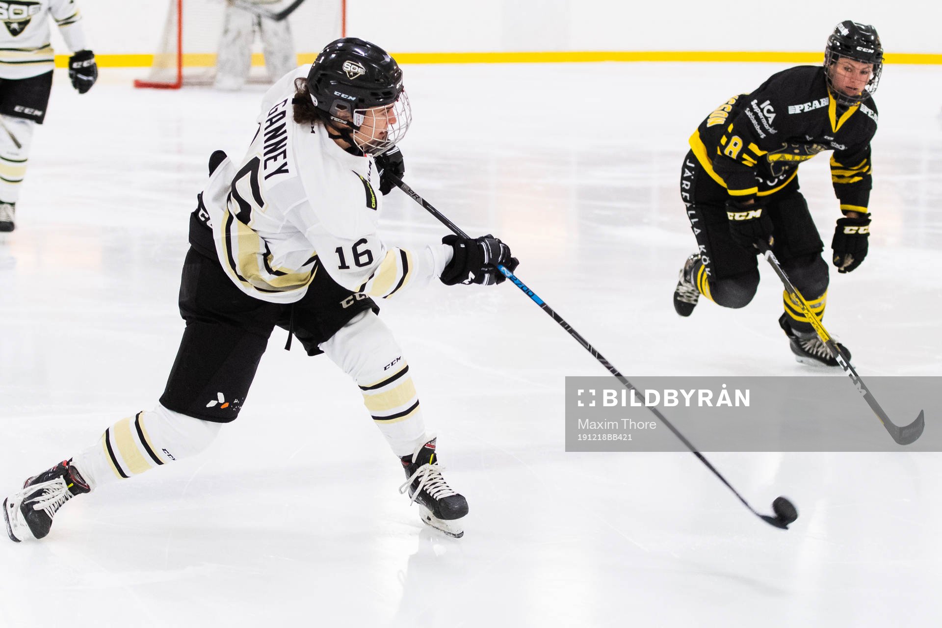 s Leanne Ganney och AIK:s Erica Uden Johansson