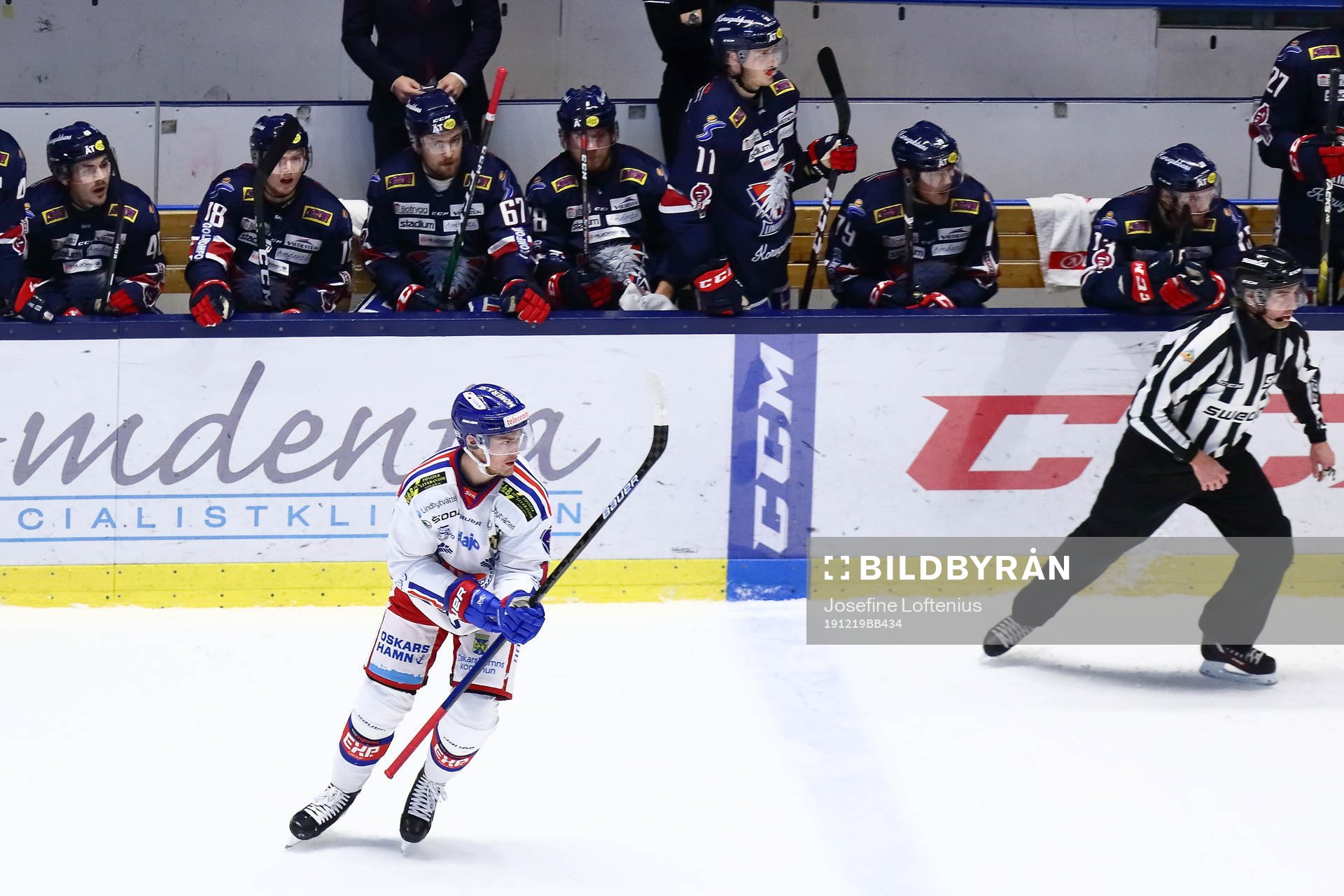 Oskarshamns Jonas Engström har precis skjutit 1-2-målet